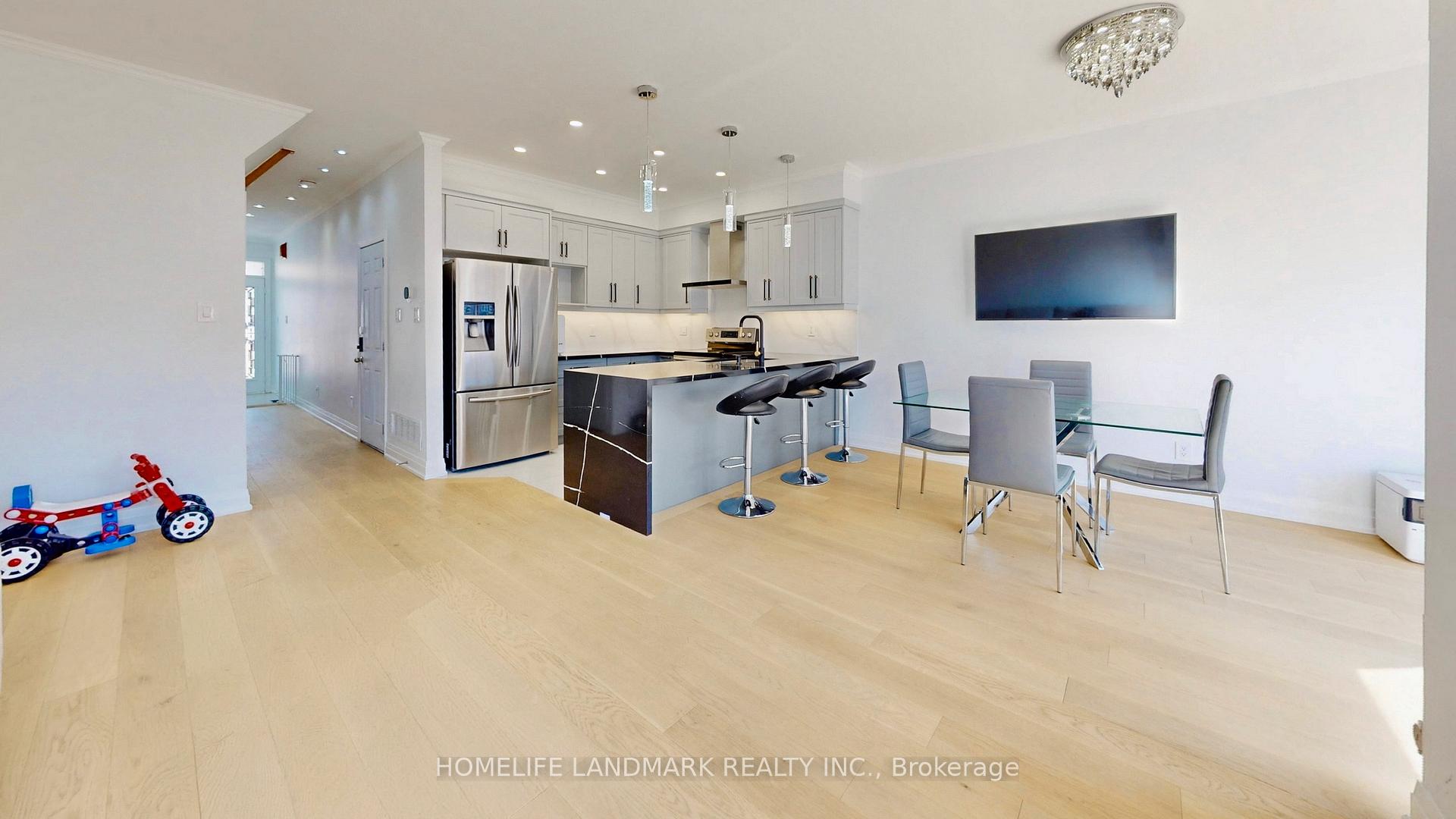 Photo 9 of 32 Arco Circle, Vaughan, Maple — HOMEH