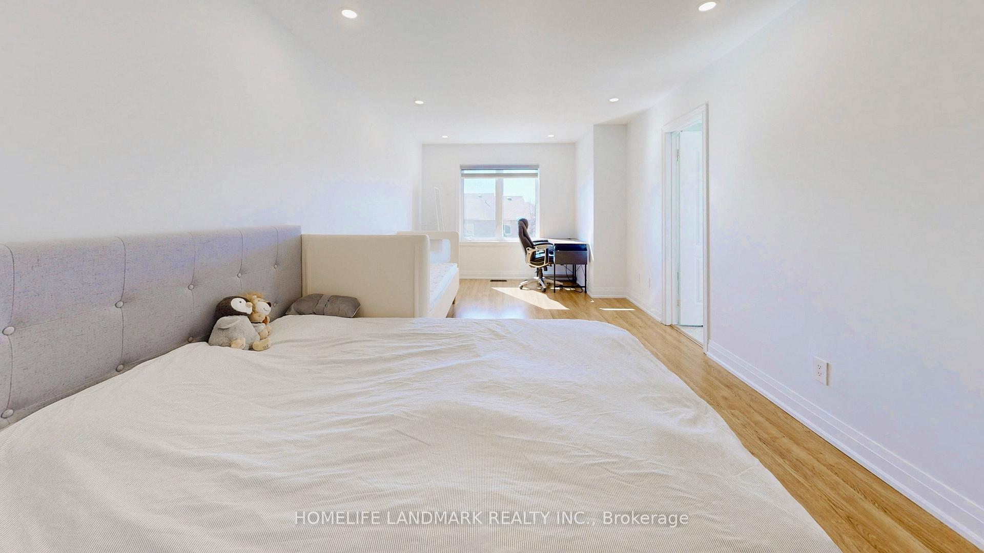 Photo 14 of 32 Arco Circle, Vaughan, Maple — HOMEH