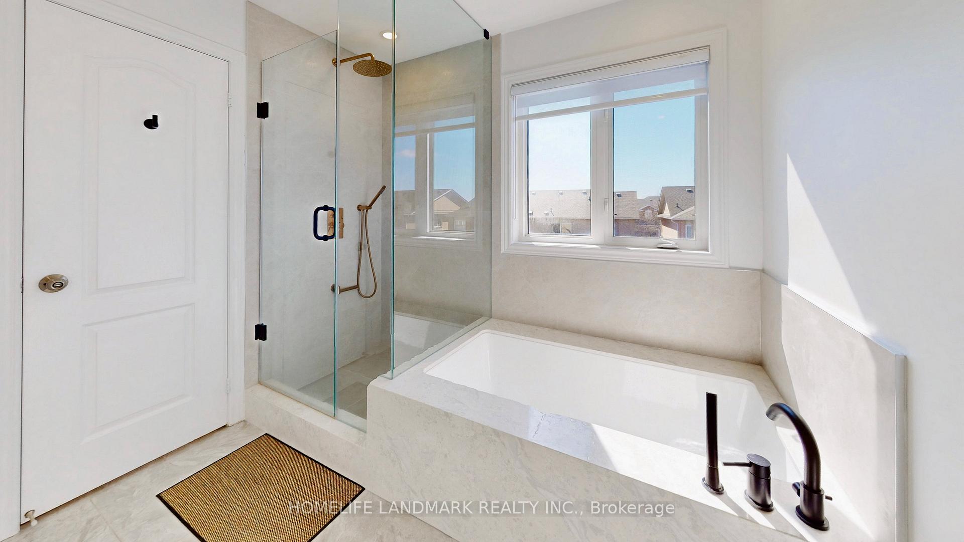 Photo 16 of 32 Arco Circle, Vaughan, Maple — HOMEH