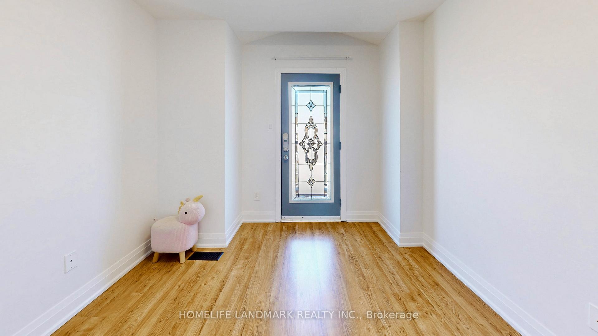 Photo 19 of 32 Arco Circle, Vaughan, Maple — HOMEH