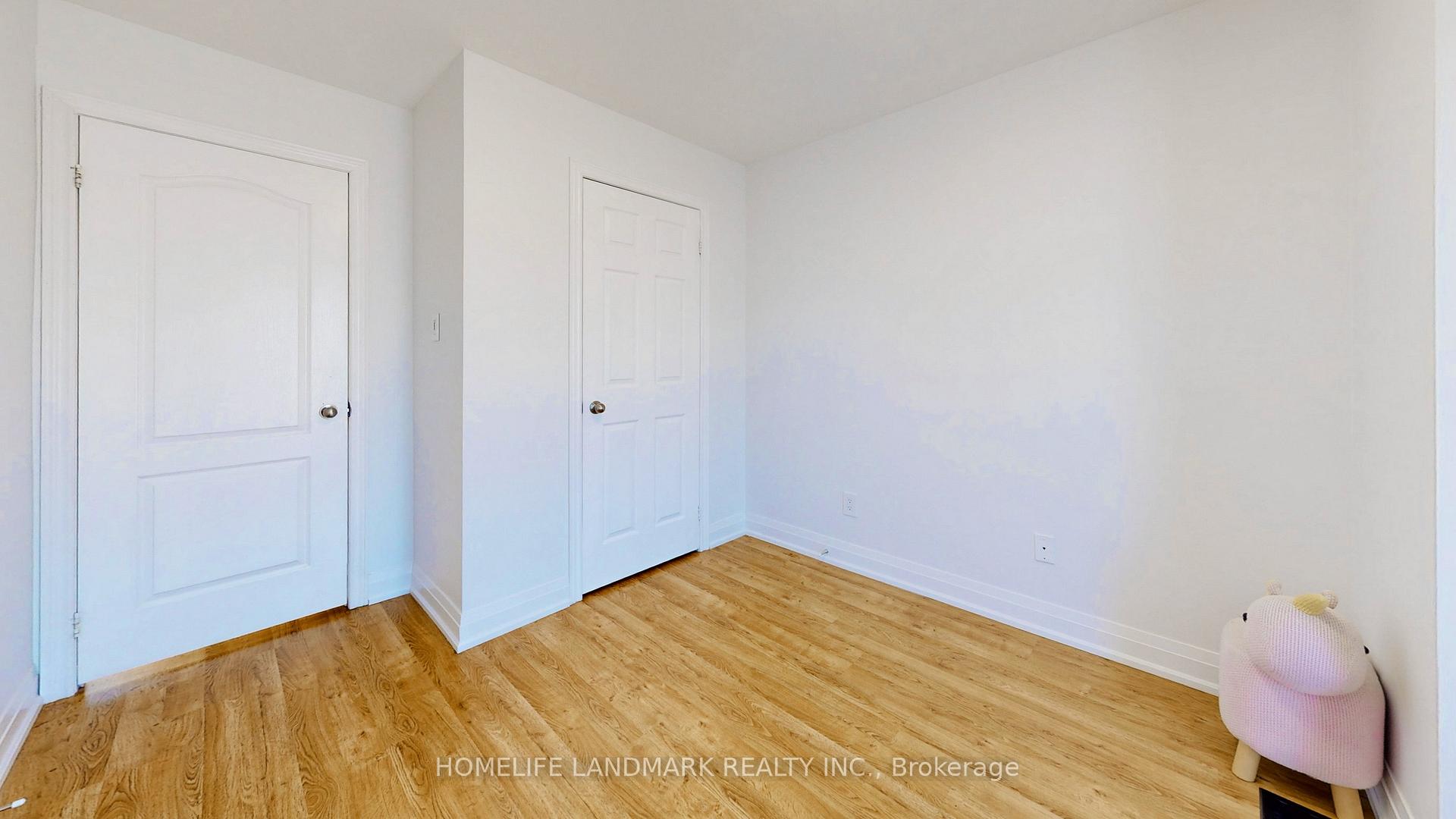 Photo 20 of 32 Arco Circle, Vaughan, Maple — HOMEH