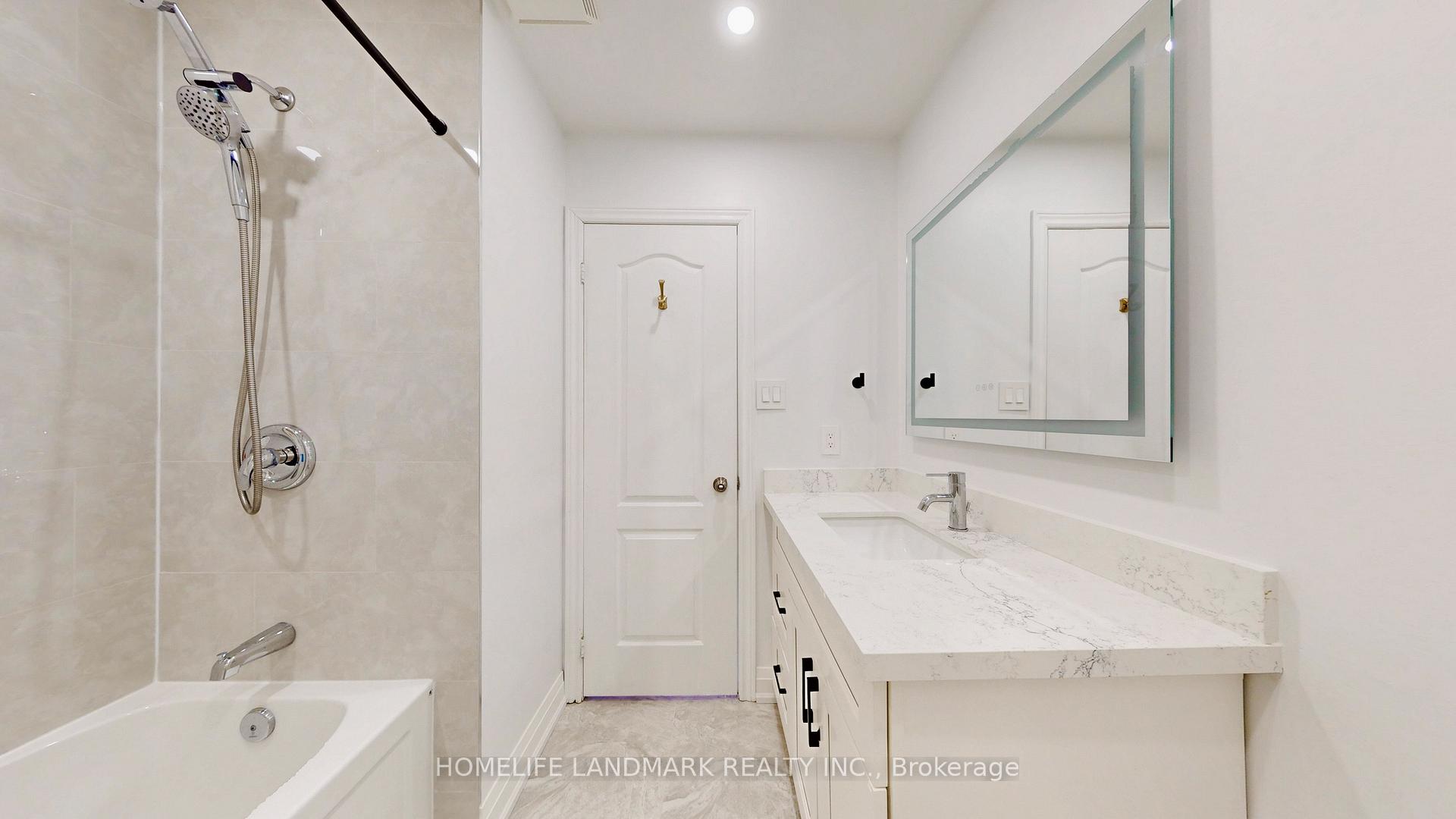 Photo 23 of 32 Arco Circle, Vaughan, Maple — HOMEH