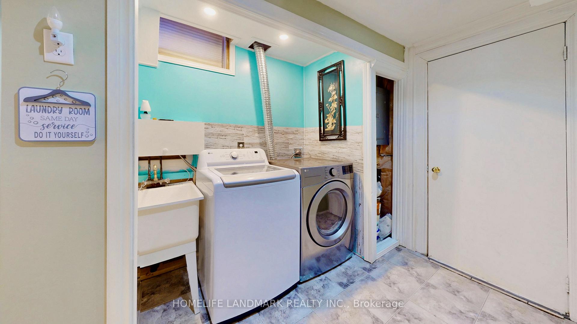 Photo 24 of 32 Arco Circle, Vaughan, Maple — HOMEH