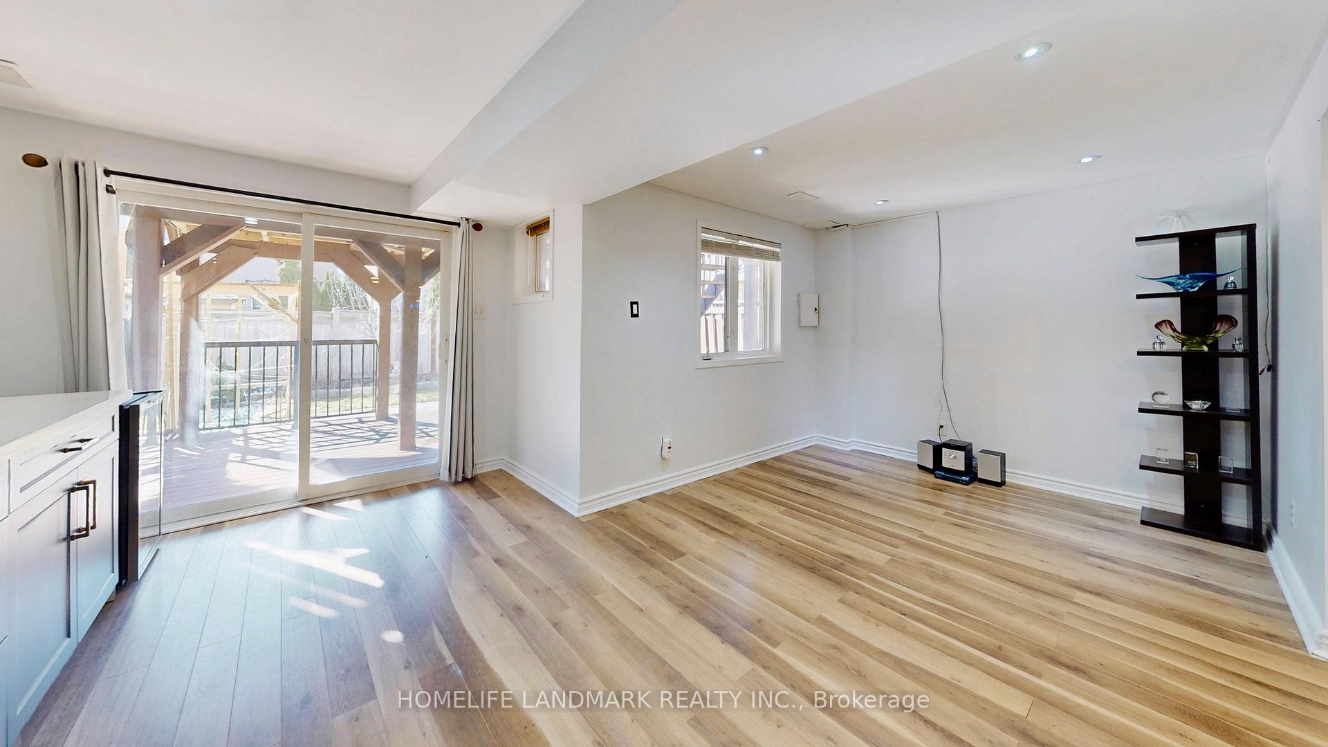 Photo 27 of 32 Arco Circle, Vaughan, Maple — HOMEH