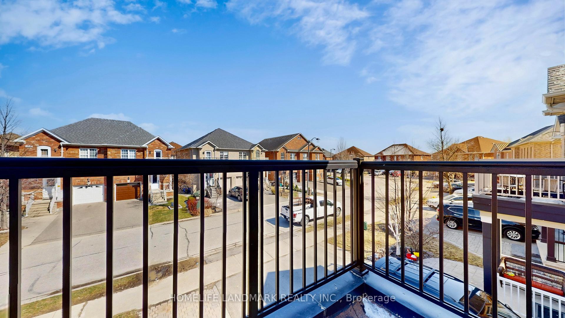 Photo 30 of 32 Arco Circle, Vaughan, Maple — HOMEH