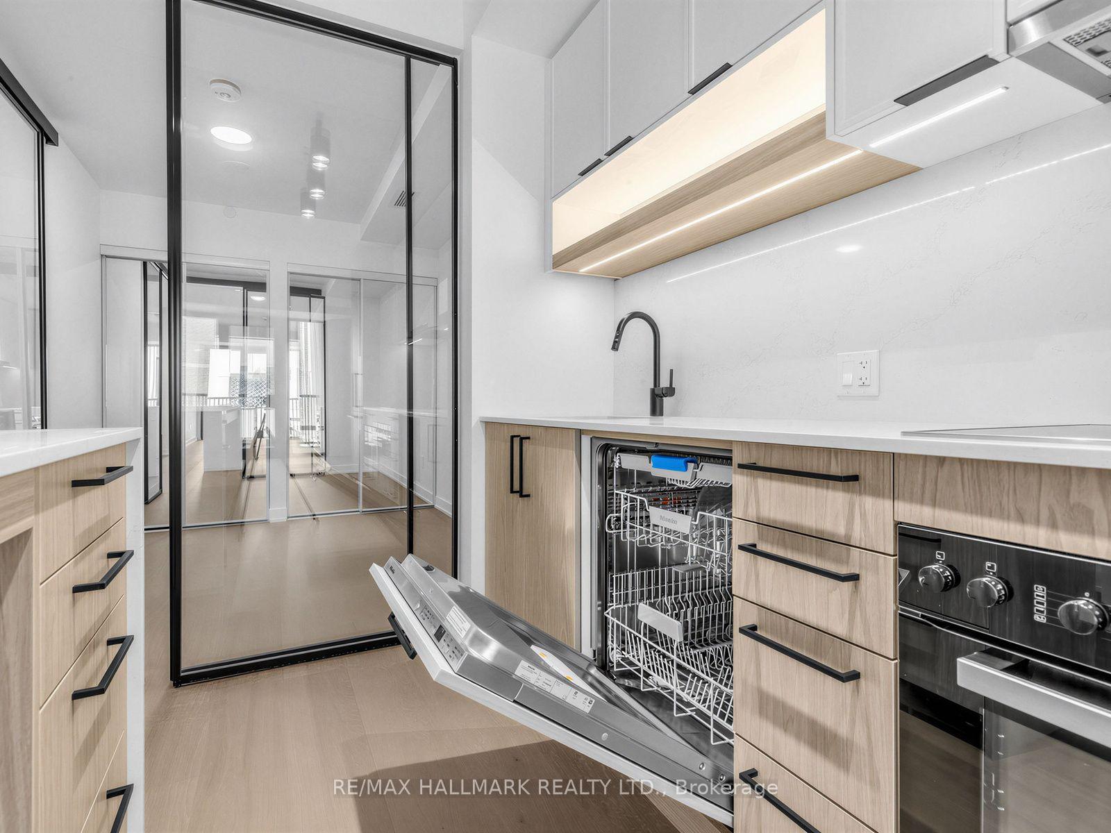 Photo 17 of Unit 528, 91 Montclair Avenue, Toronto, Forest Hill South — HOMEH