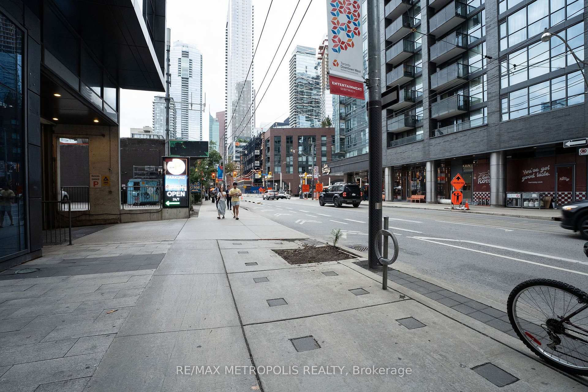 Photo 2 of Unit 4010, 290 Adelaide Street W, Toronto, Waterfront Communities — HOMEH