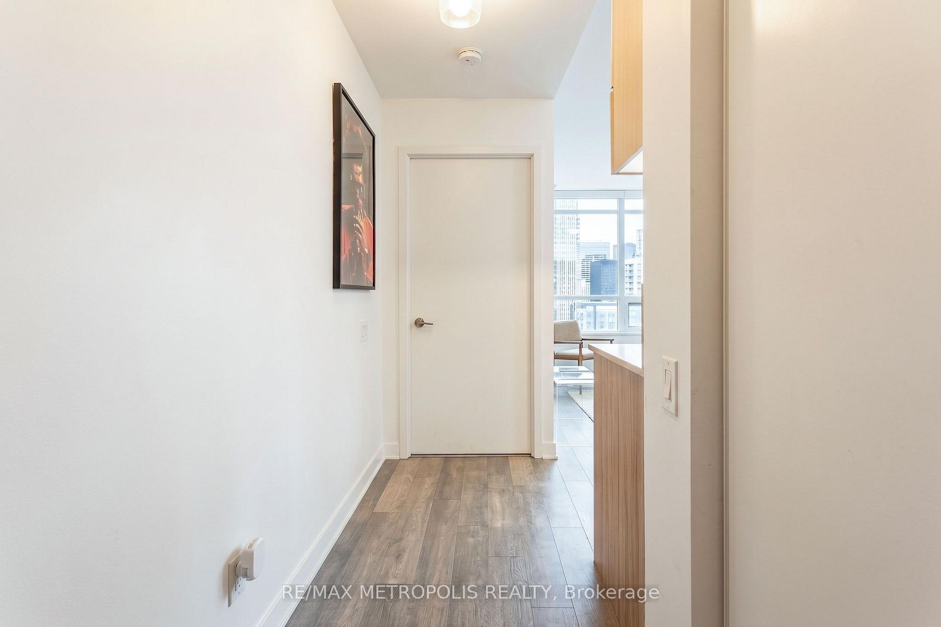 Photo 4 of Unit 4010, 290 Adelaide Street W, Toronto, Waterfront Communities — HOMEH