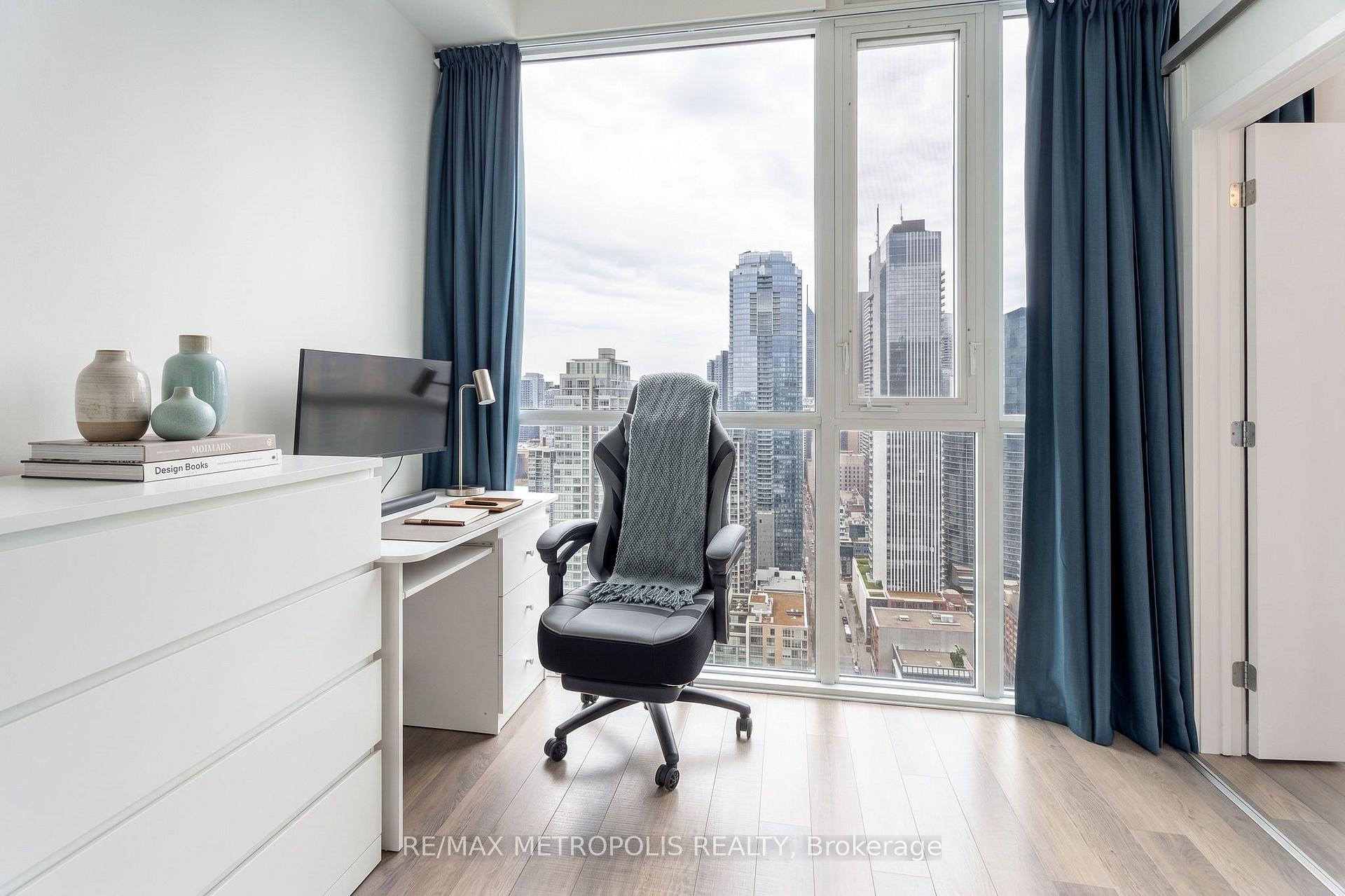 Photo 7 of Unit 4010, 290 Adelaide Street W, Toronto, Waterfront Communities — HOMEH