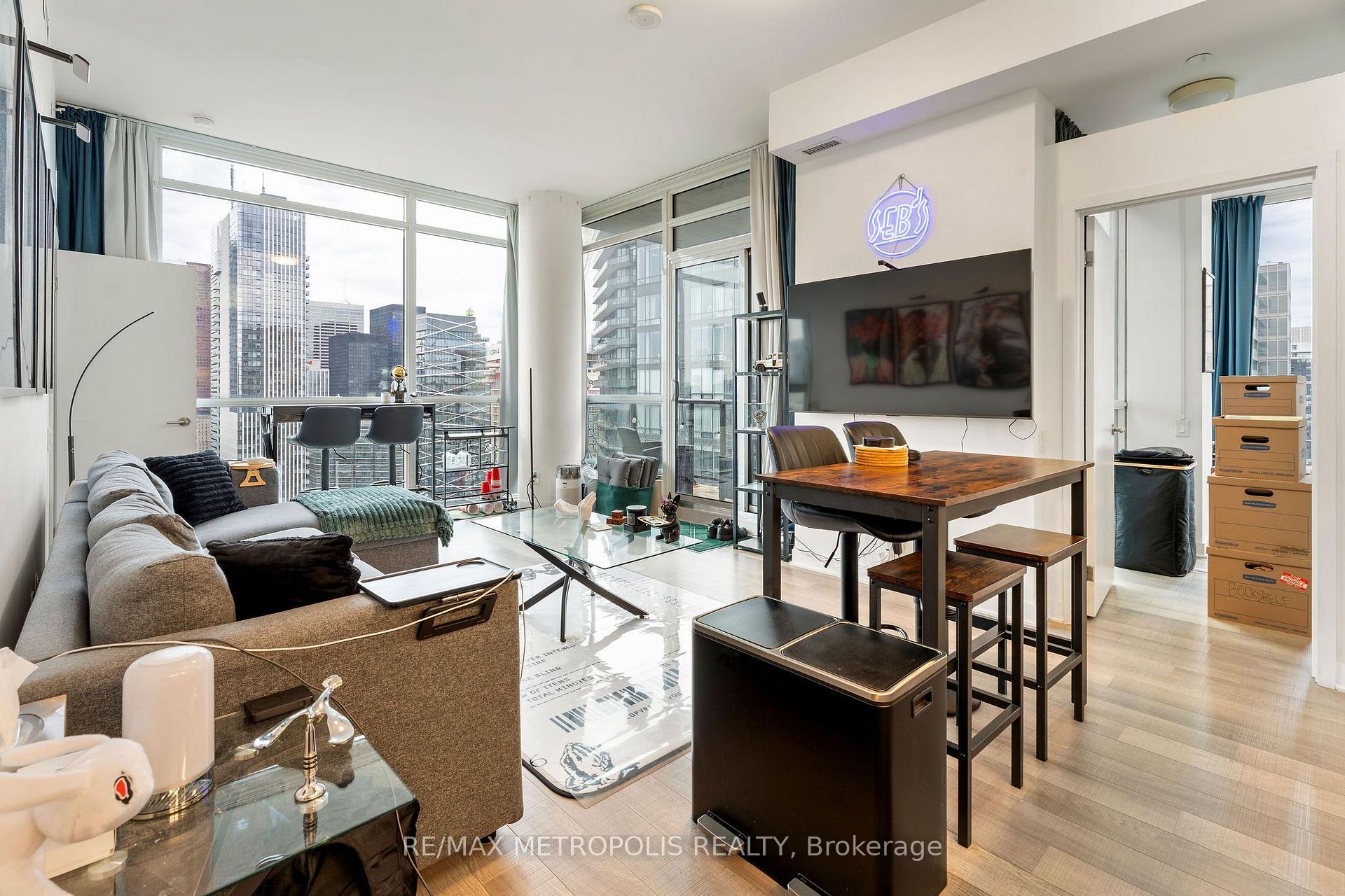 Photo 8 of Unit 4010, 290 Adelaide Street W, Toronto, Waterfront Communities — HOMEH