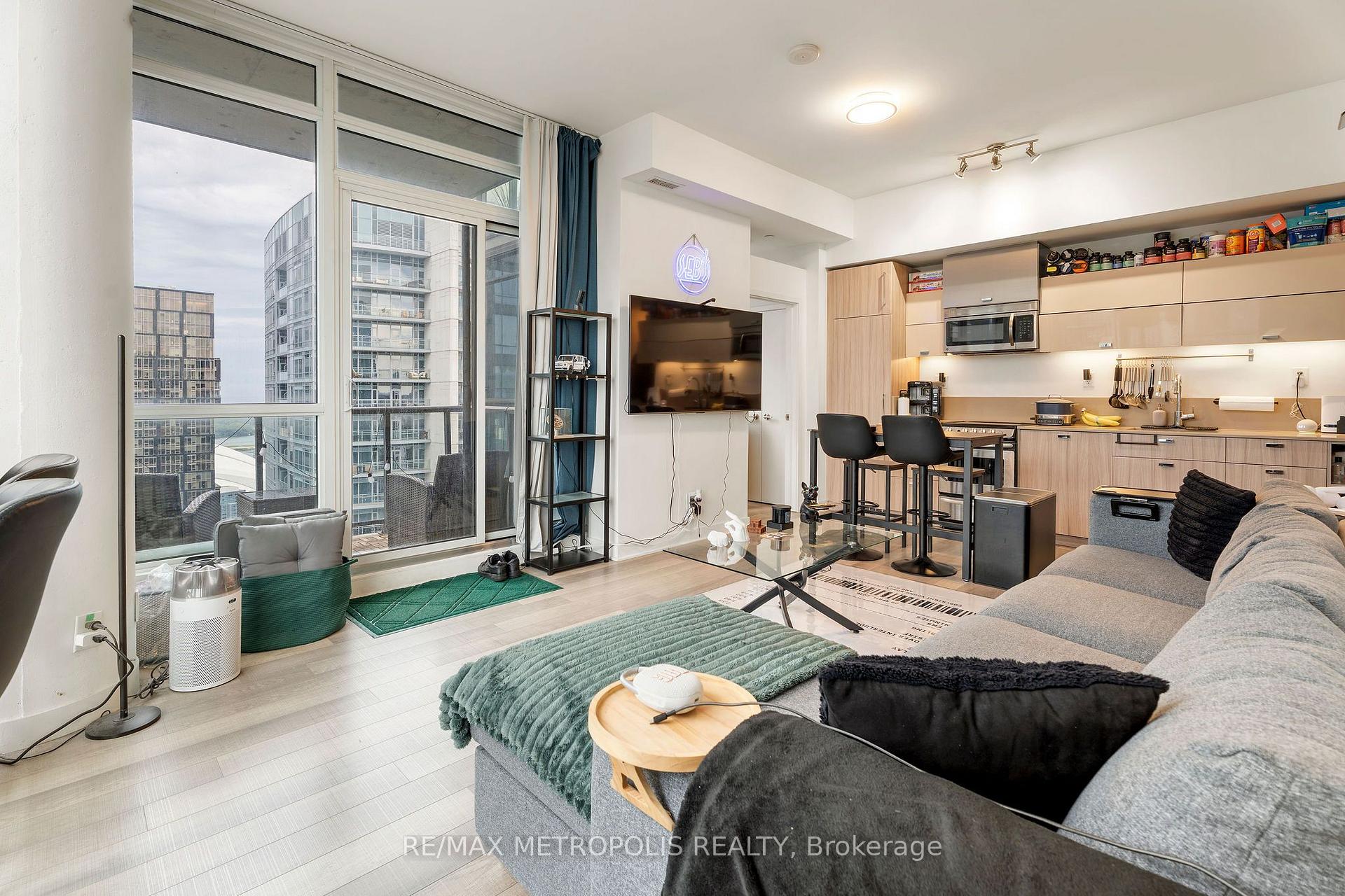 Photo 9 of Unit 4010, 290 Adelaide Street W, Toronto, Waterfront Communities — HOMEH