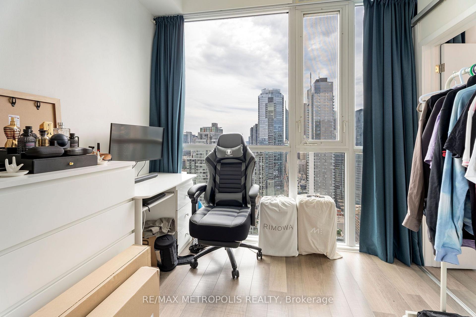 Photo 11 of Unit 4010, 290 Adelaide Street W, Toronto, Waterfront Communities — HOMEH