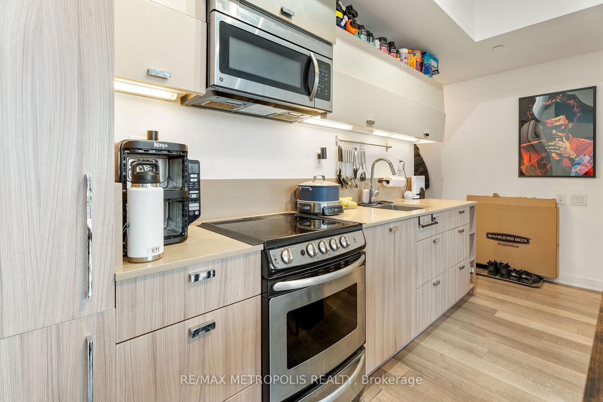 Photo 12 of Unit 4010, 290 Adelaide Street W, Toronto, Waterfront Communities — HOMEH