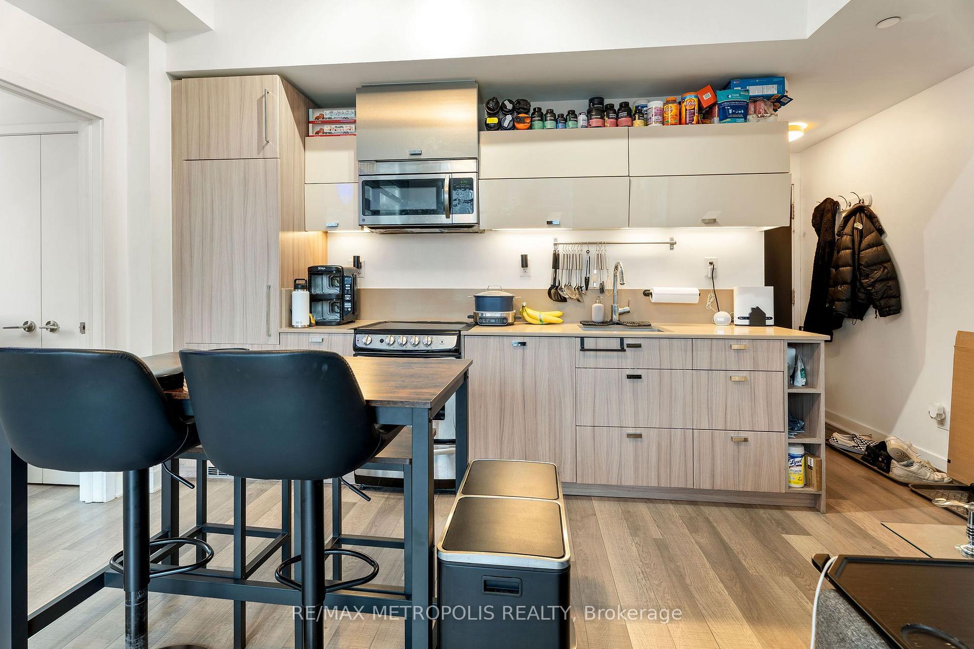 Photo 13 of Unit 4010, 290 Adelaide Street W, Toronto, Waterfront Communities — HOMEH