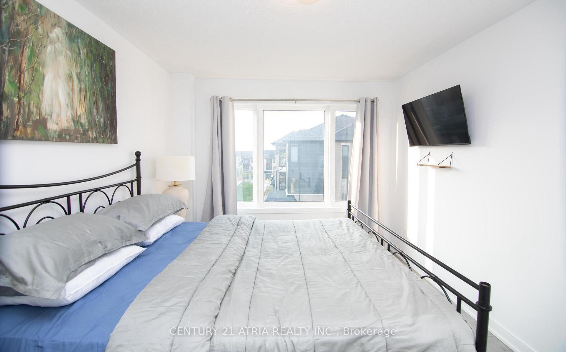 Photo 3 of 103 Appletree Lane N, Barrie, Innis-Shore — HOMEH