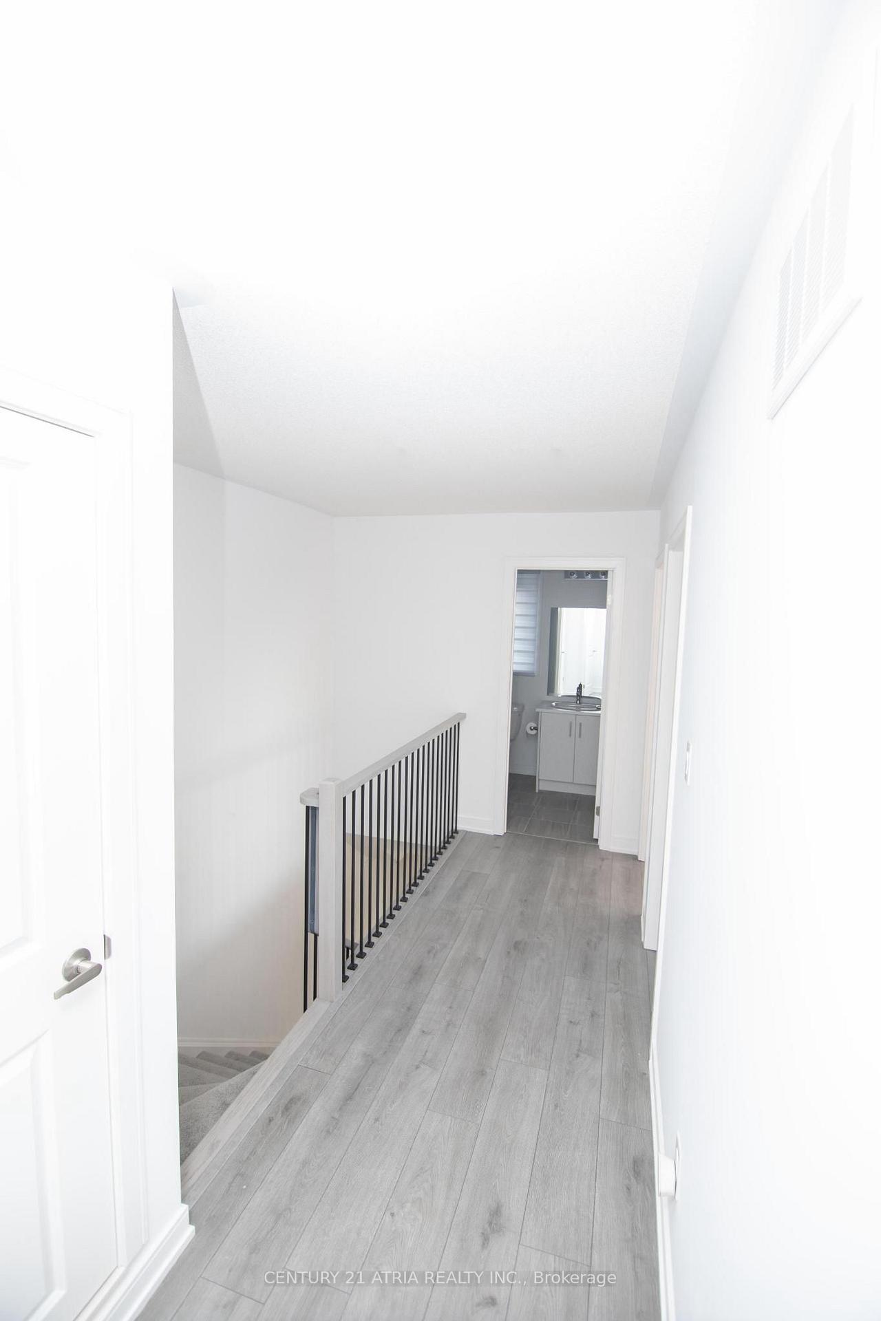 Photo 7 of 103 Appletree Lane N, Barrie, Innis-Shore — HOMEH