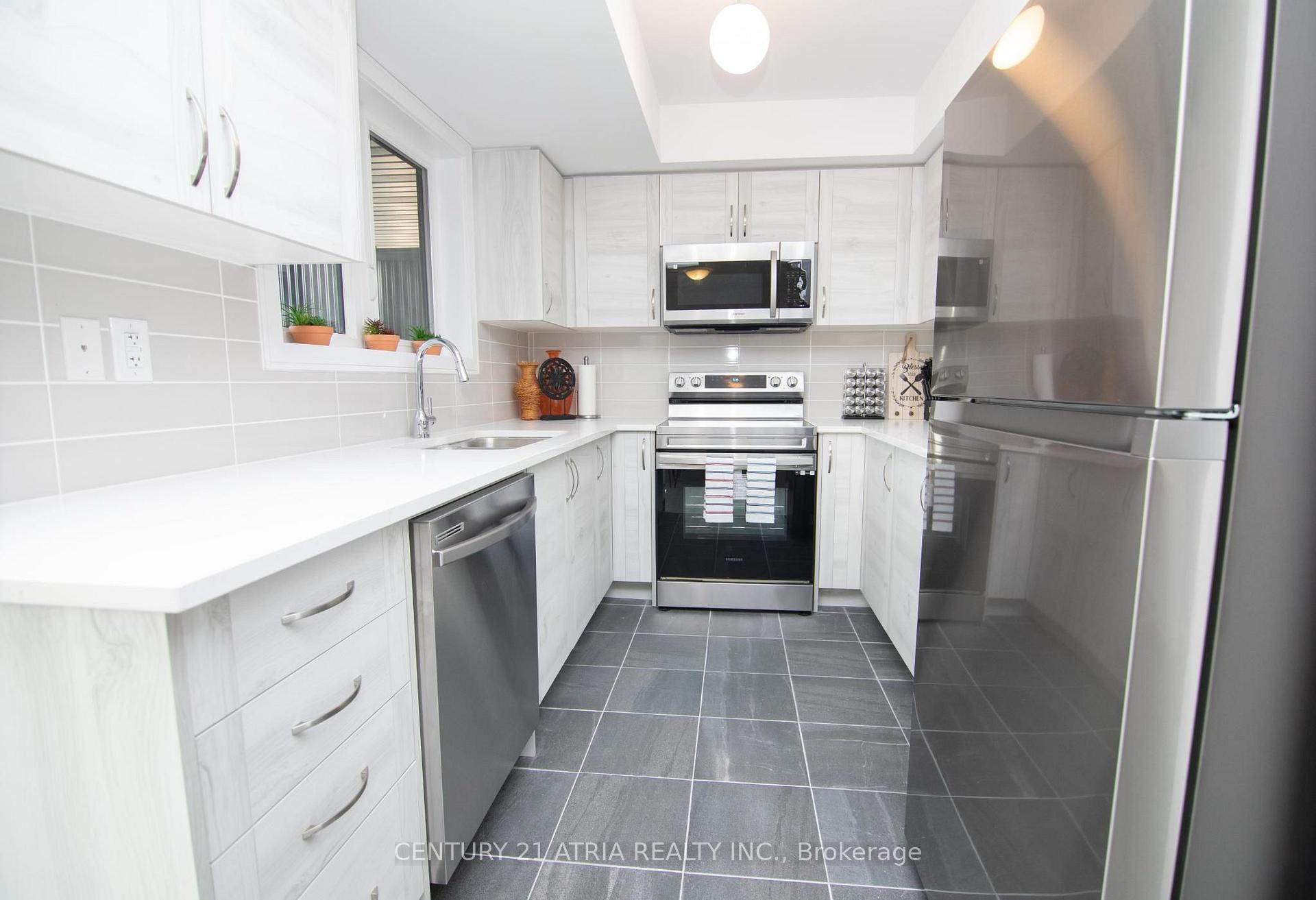 Photo 8 of 103 Appletree Lane N, Barrie, Innis-Shore — HOMEH