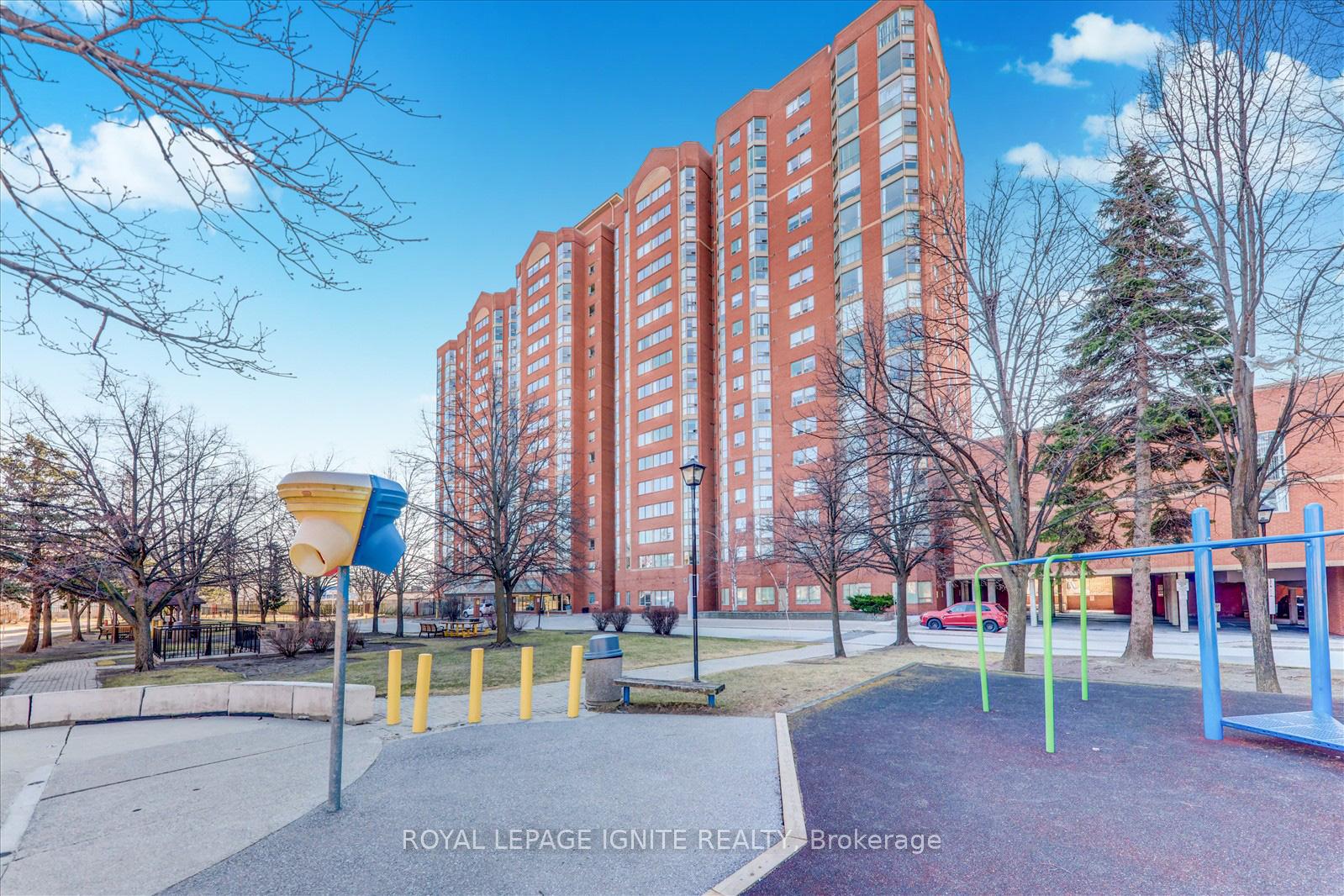 Front of Unit 712, 2466 Eglinton Avenue E