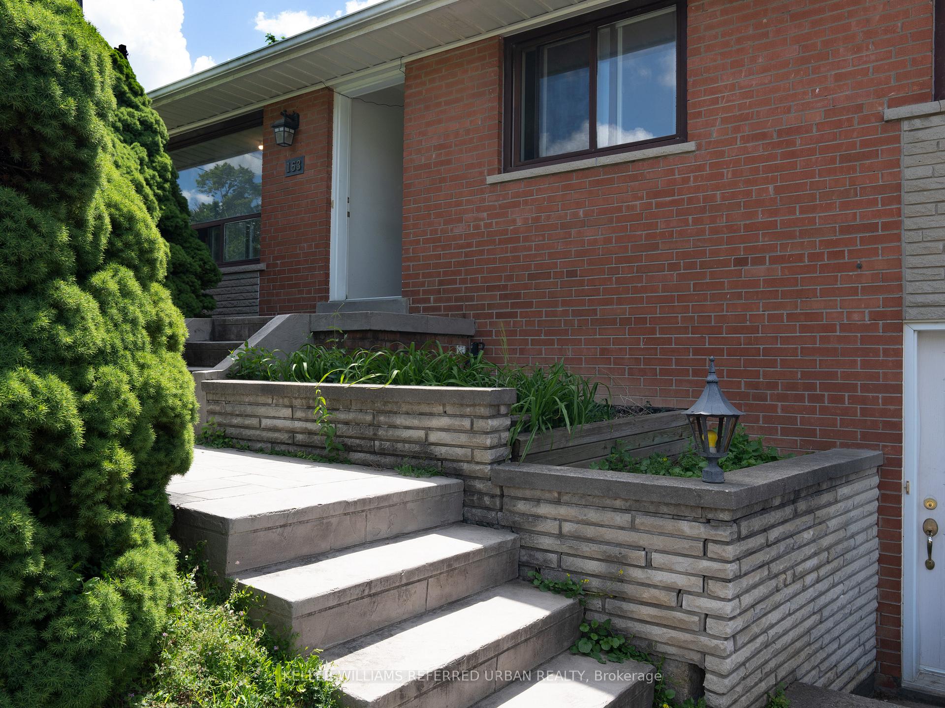 Photo 8 of 153 Newton Drive, North York, Newtonbrook East — HOMEH