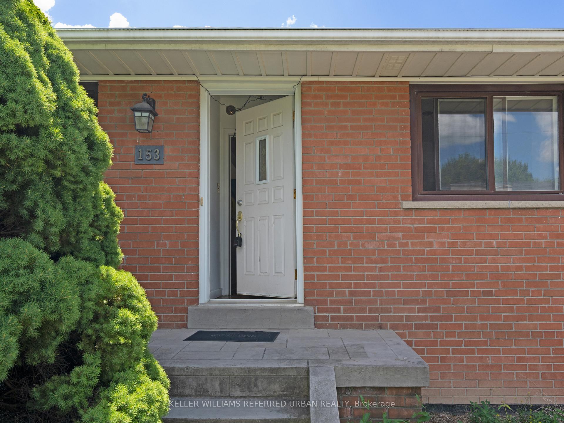 Photo 10 of 153 Newton Drive, North York, Newtonbrook East — HOMEH