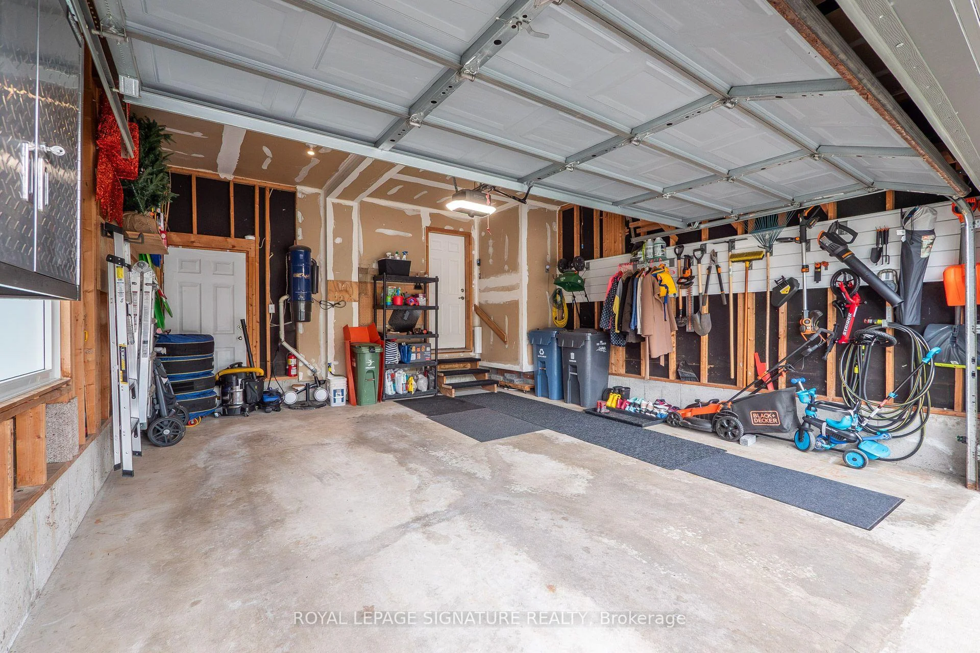 Photo 47 of 16 Pine Ridge Drive, Guelph, Pineridge/Westminster Woods — HOMEH