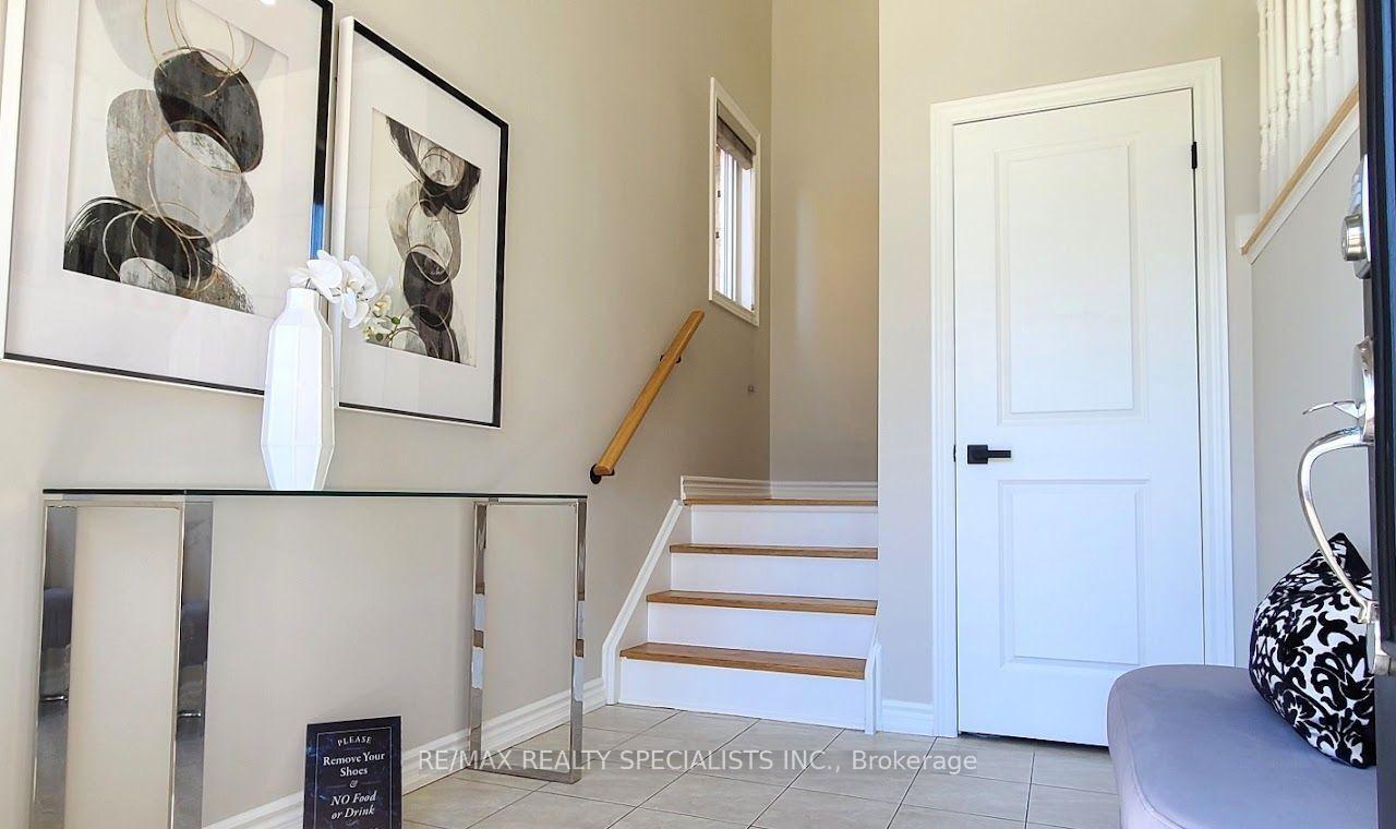 Photo 2 of 186 Lyle Drive, Clarington, Bowmanville — HOMEH