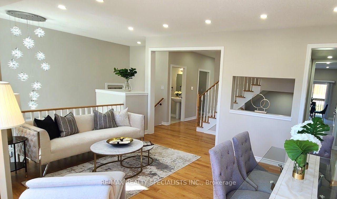 Photo 3 of 186 Lyle Drive, Clarington, Bowmanville — HOMEH
