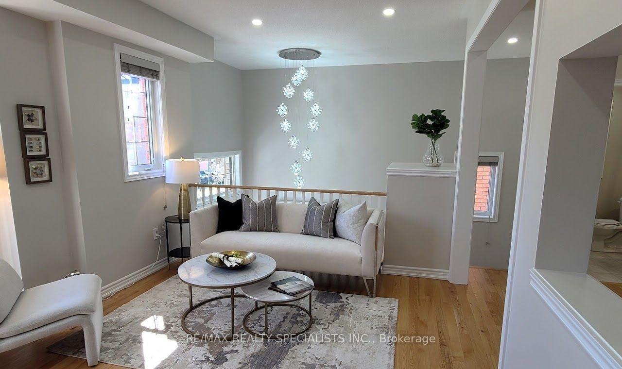 Photo 5 of 186 Lyle Drive, Clarington, Bowmanville — HOMEH