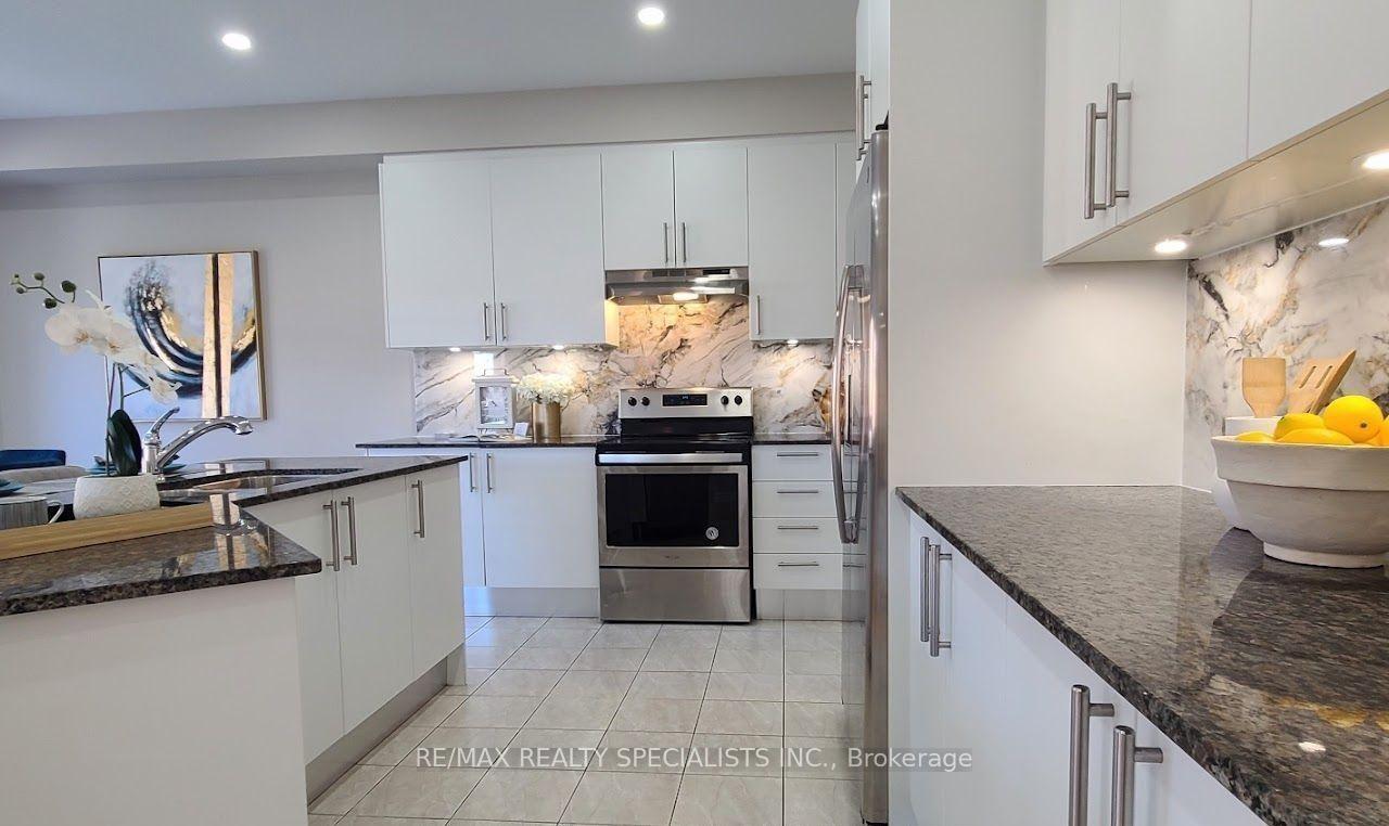 Photo 8 of 186 Lyle Drive, Clarington, Bowmanville — HOMEH
