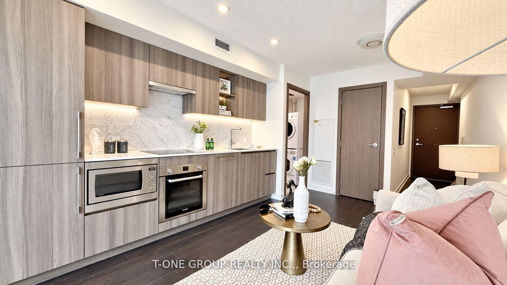 Photo 4 of 19 Bathurst Street, Toronto, Waterfront Communities — HOMEH