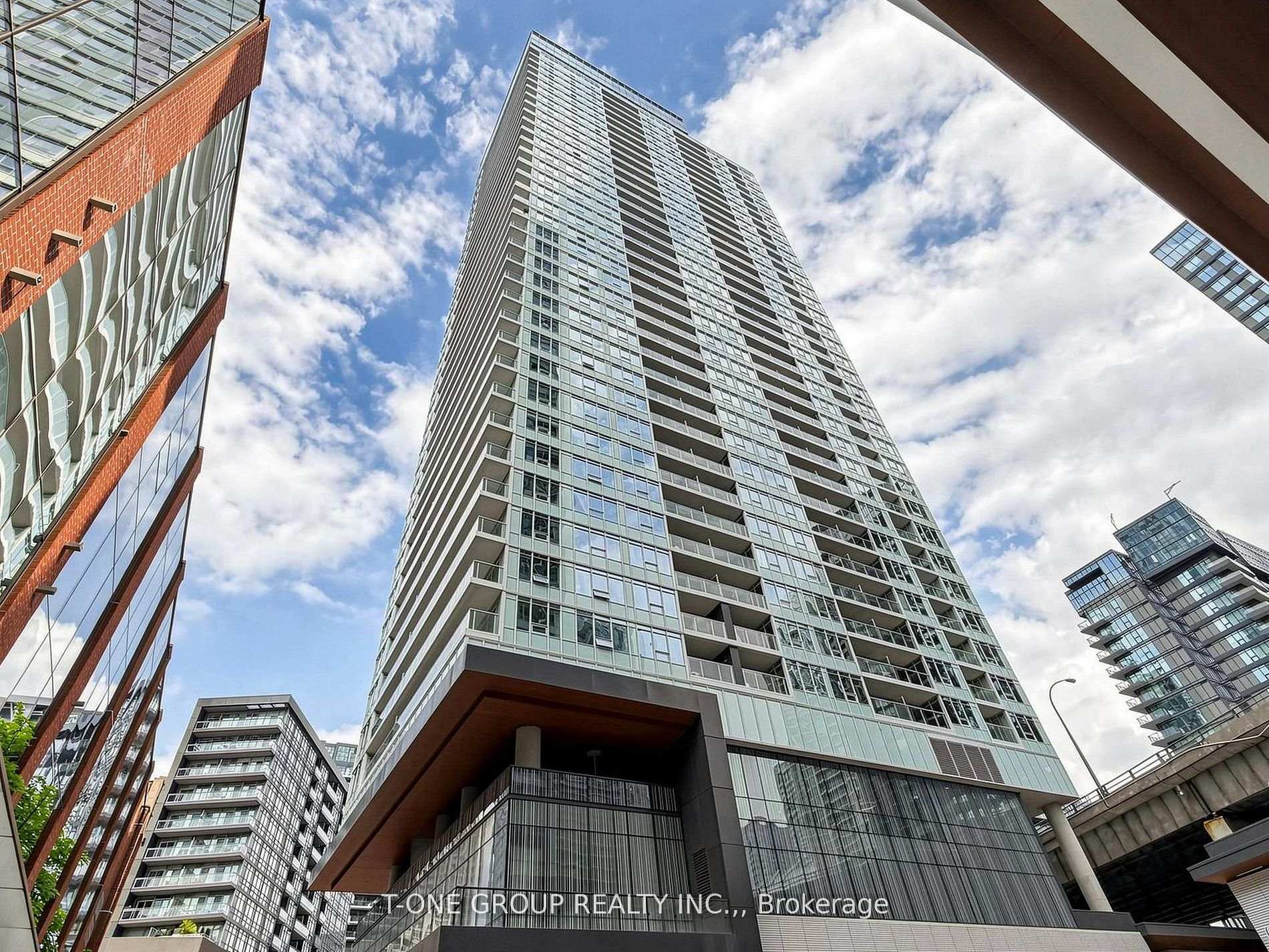 Photo 7 of 19 Bathurst Street, Toronto, Waterfront Communities — HOMEH