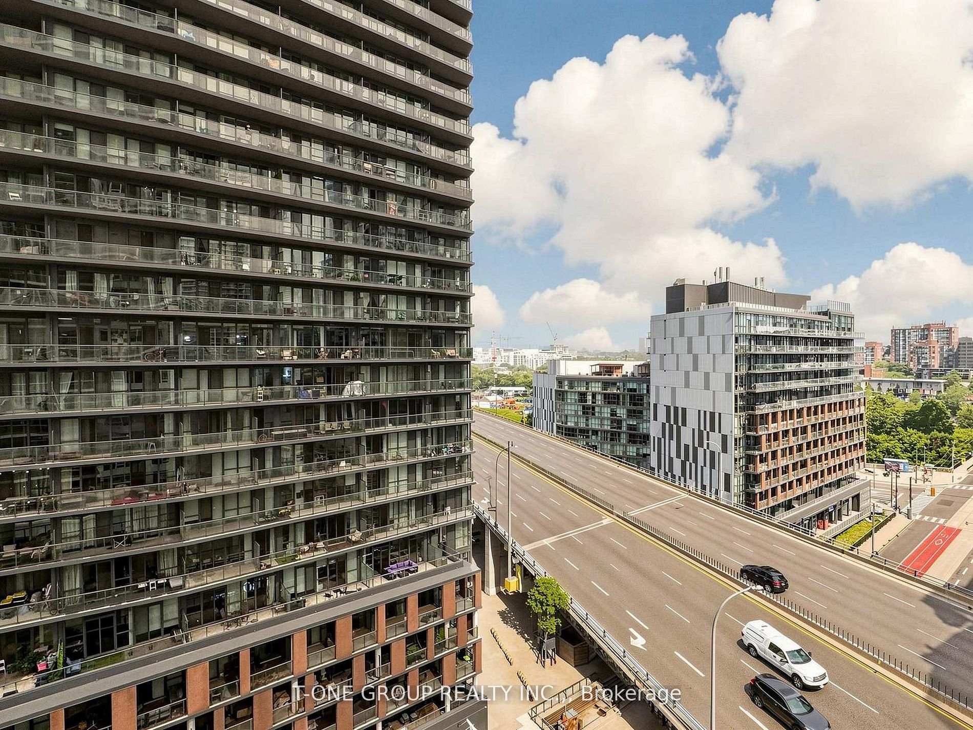 Photo 11 of 19 Bathurst Street, Toronto, Waterfront Communities — HOMEH