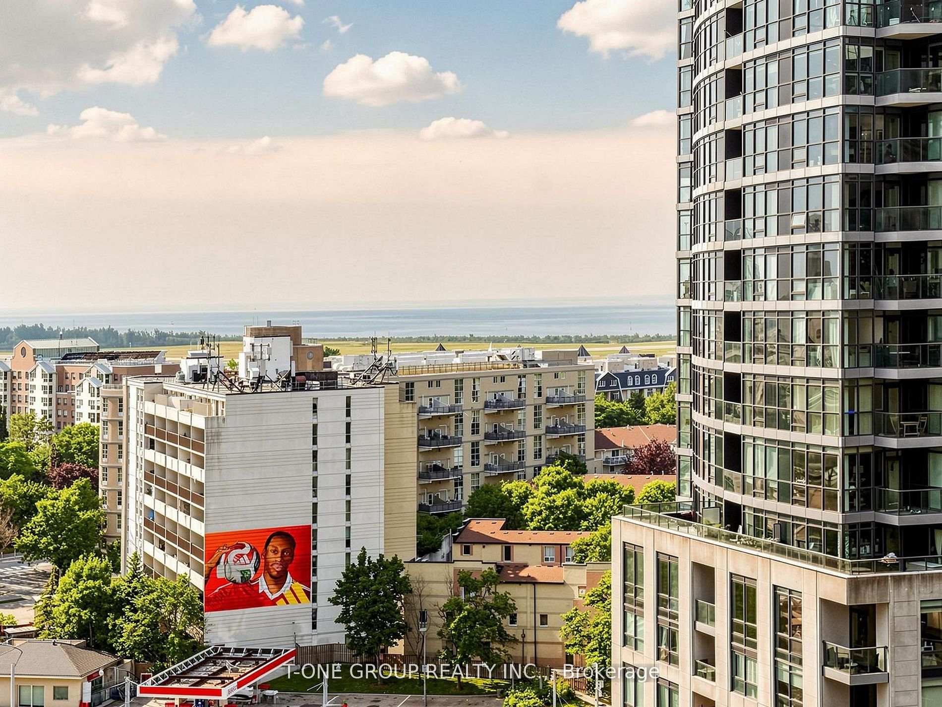 Photo 12 of 19 Bathurst Street, Toronto, Waterfront Communities — HOMEH