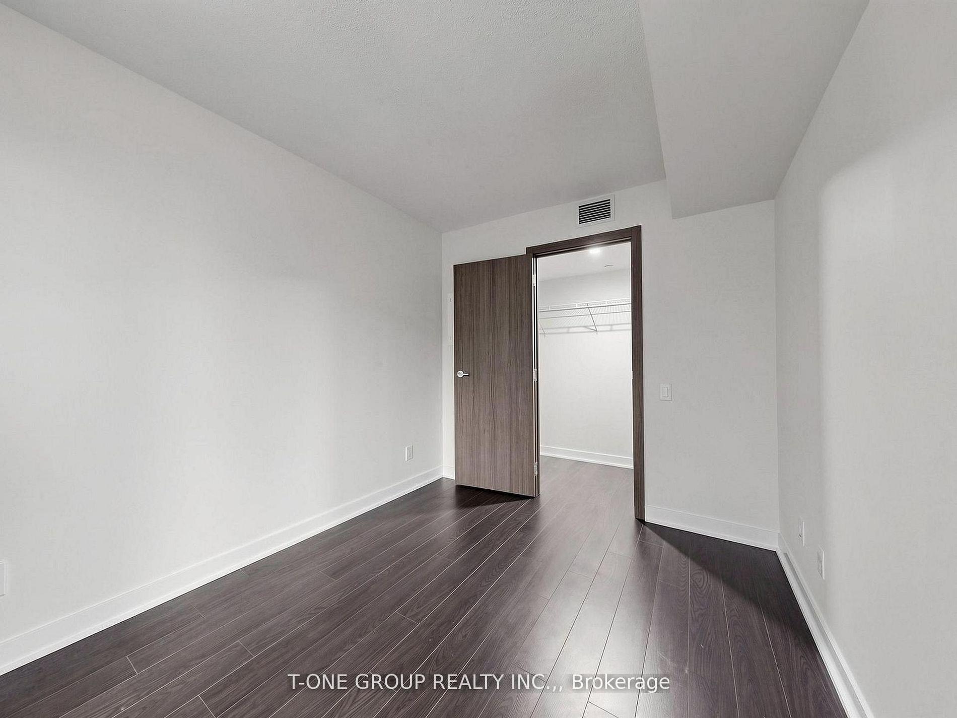 Photo 14 of 19 Bathurst Street, Toronto, Waterfront Communities — HOMEH