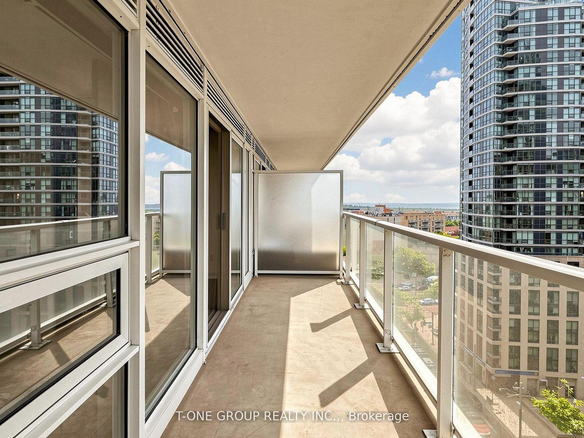 Photo 16 of 19 Bathurst Street, Toronto, Waterfront Communities — HOMEH