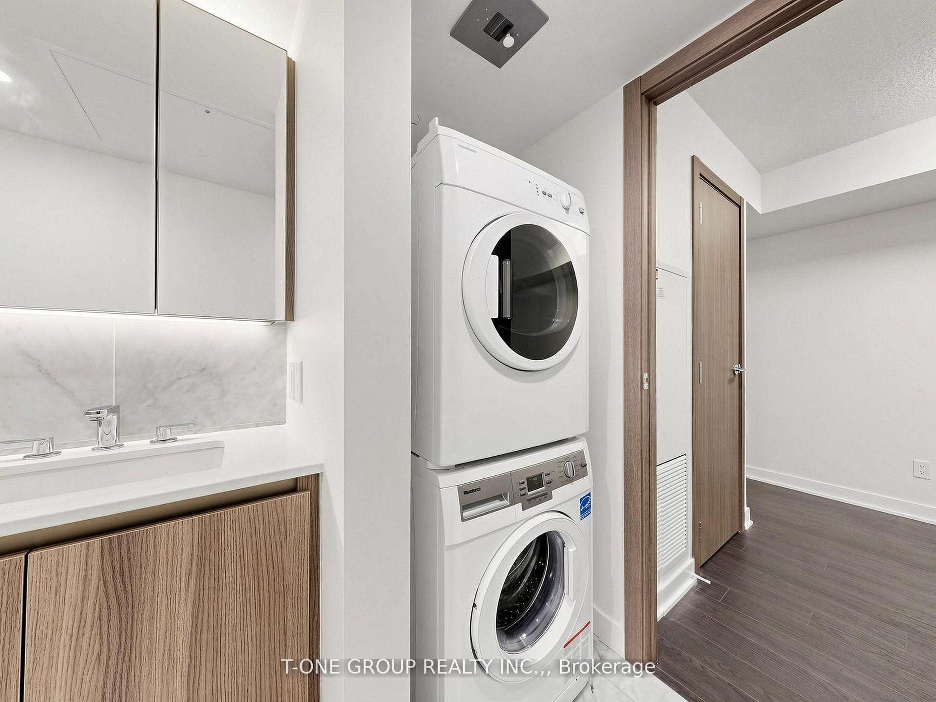 Photo 17 of 19 Bathurst Street, Toronto, Waterfront Communities — HOMEH