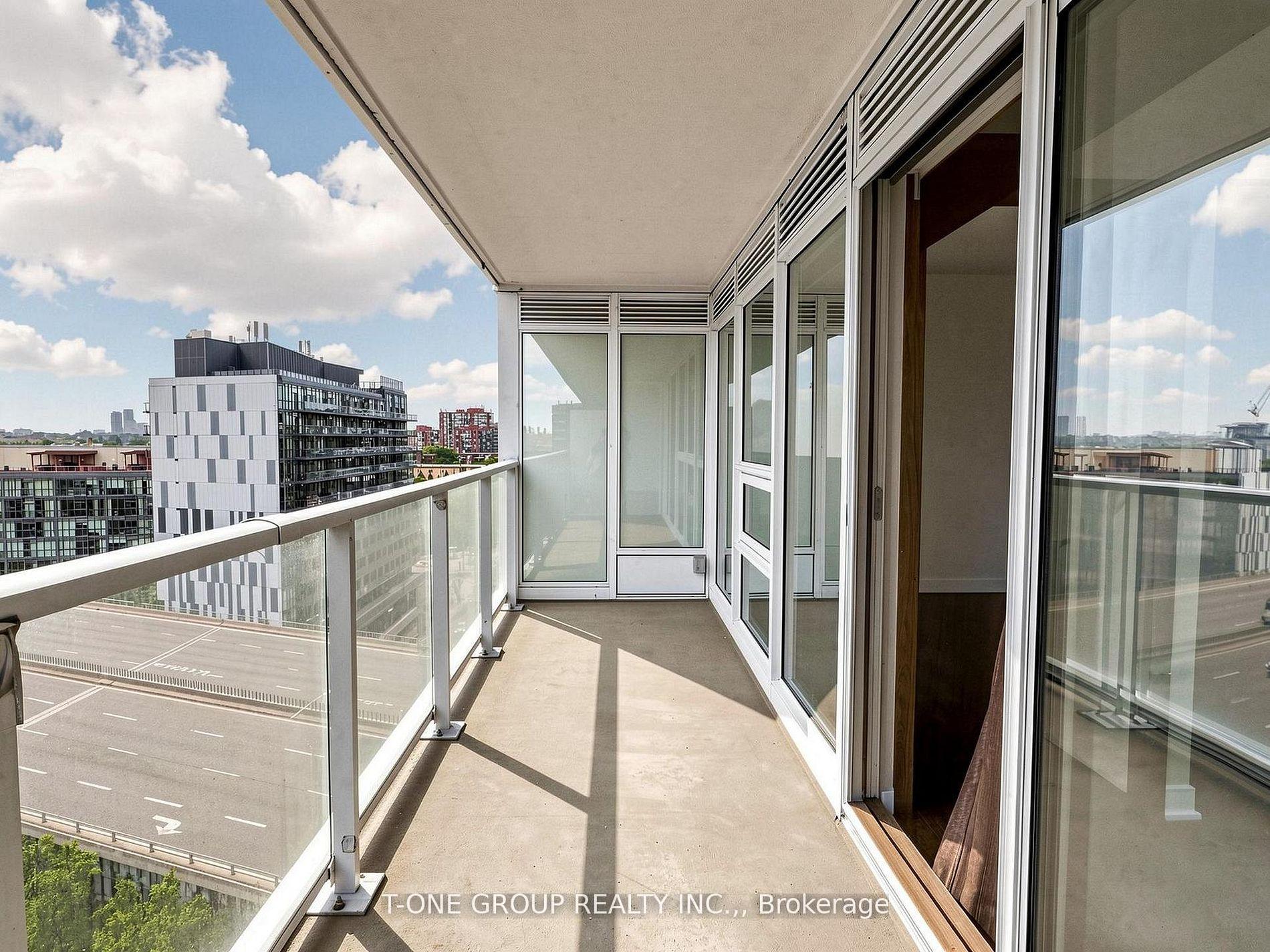 Photo 18 of 19 Bathurst Street, Toronto, Waterfront Communities — HOMEH