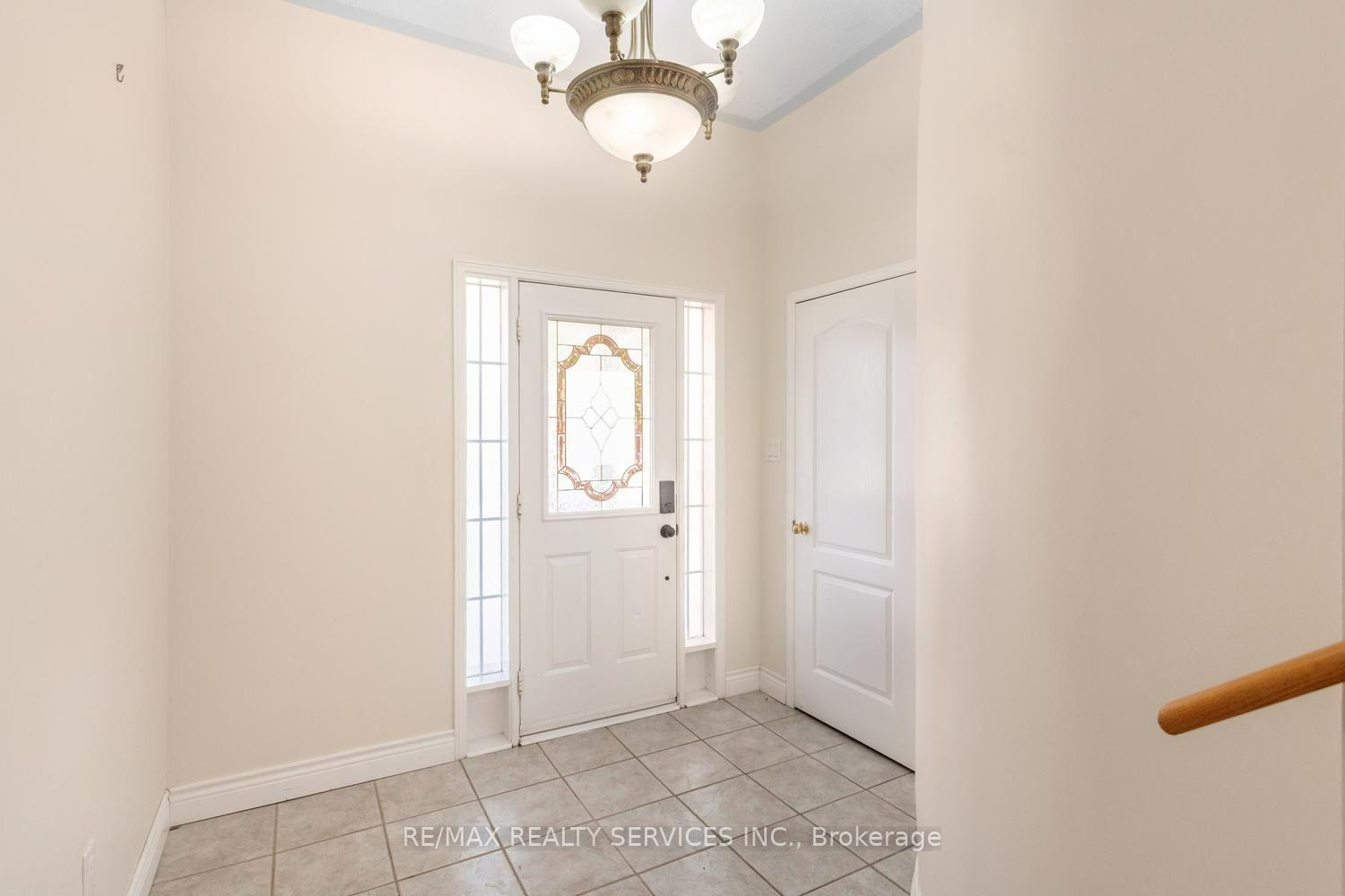 Photo 4 of 4 Farthingale Crescent, Brampton, Fletcher's Meadow — HOMEH