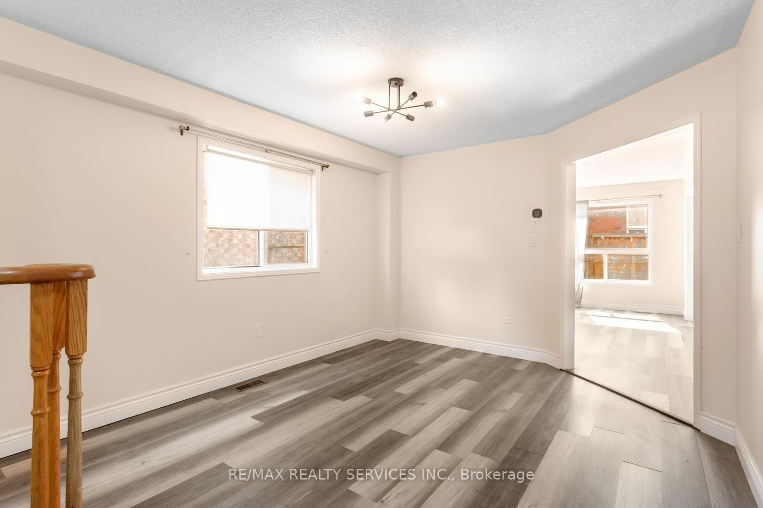 Photo 6 of 4 Farthingale Crescent, Brampton, Fletcher's Meadow — HOMEH