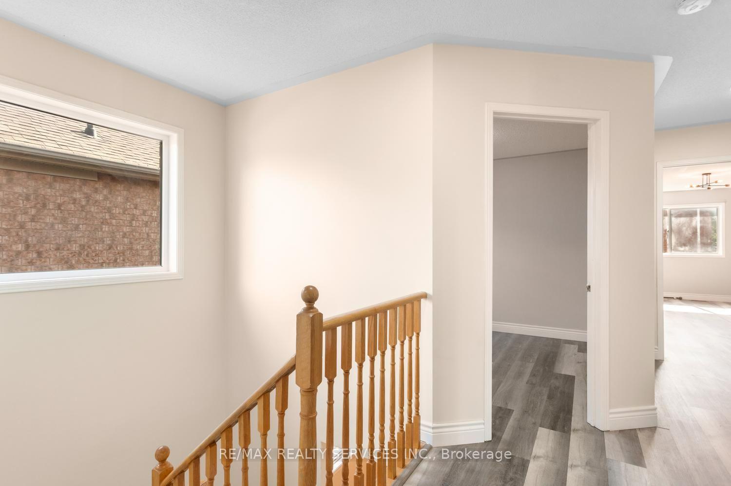 Photo 15 of 4 Farthingale Crescent, Brampton, Fletcher's Meadow — HOMEH
