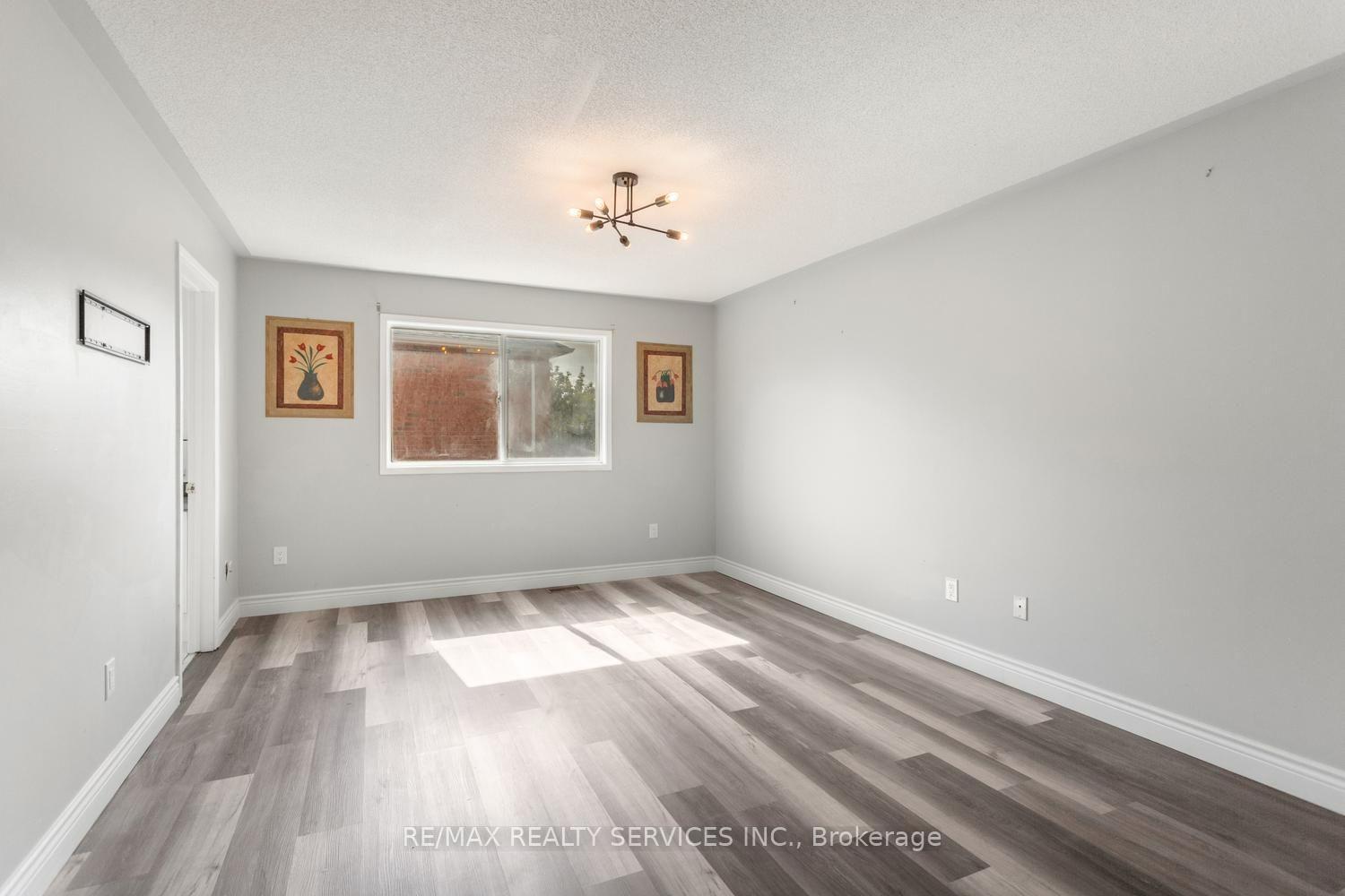 Photo 16 of 4 Farthingale Crescent, Brampton, Fletcher's Meadow — HOMEH