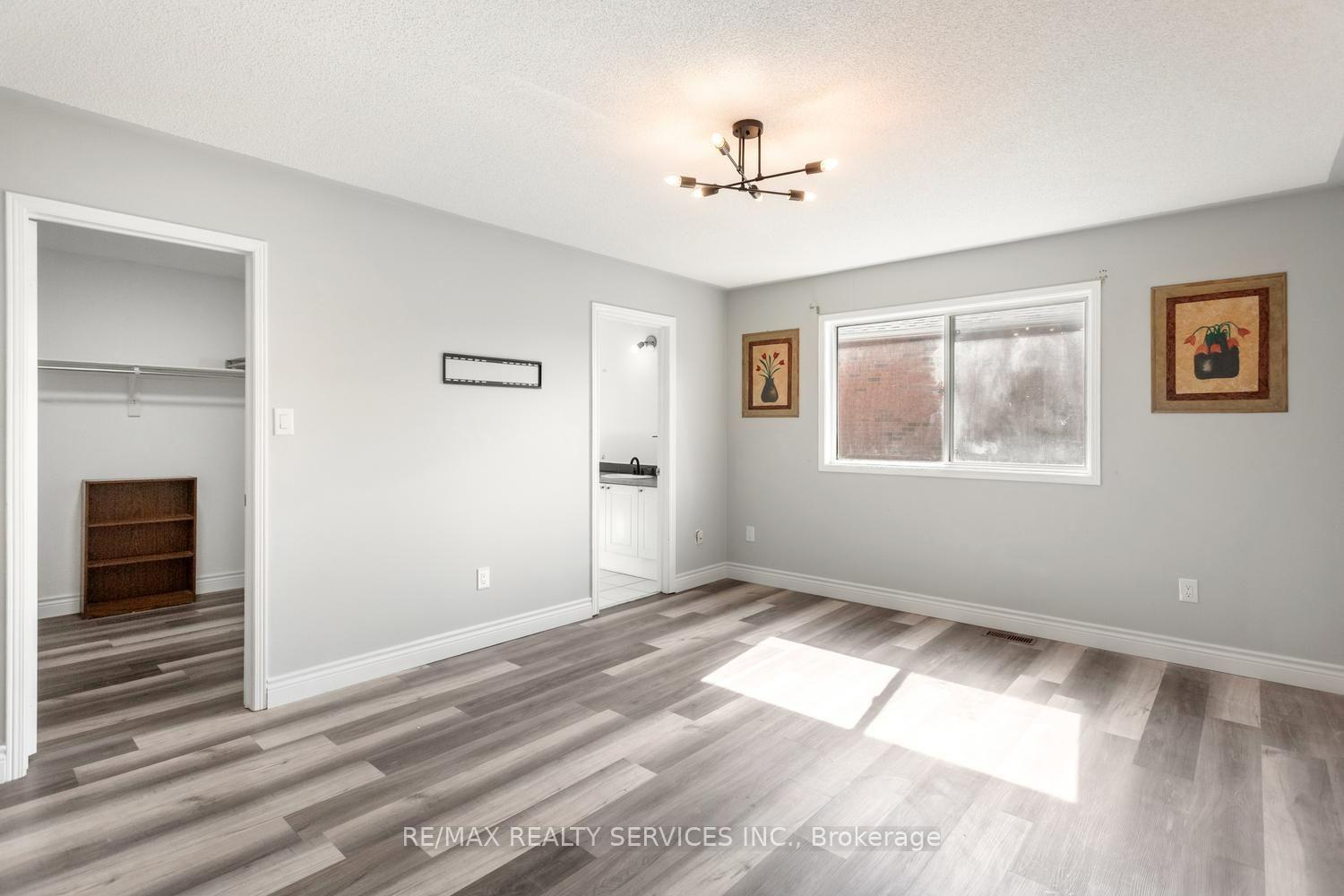 Photo 17 of 4 Farthingale Crescent, Brampton, Fletcher's Meadow — HOMEH
