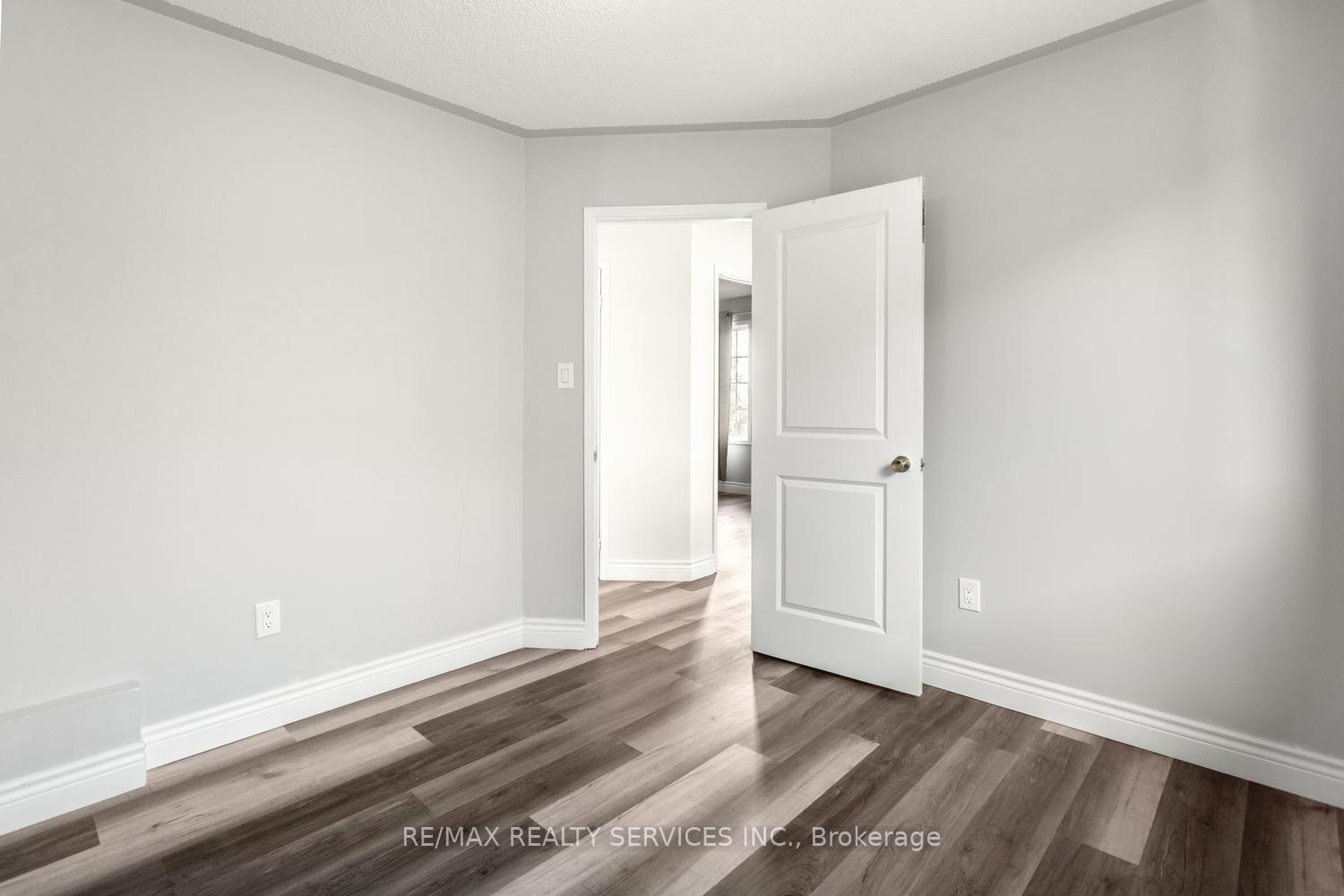 Photo 24 of 4 Farthingale Crescent, Brampton, Fletcher's Meadow — HOMEH