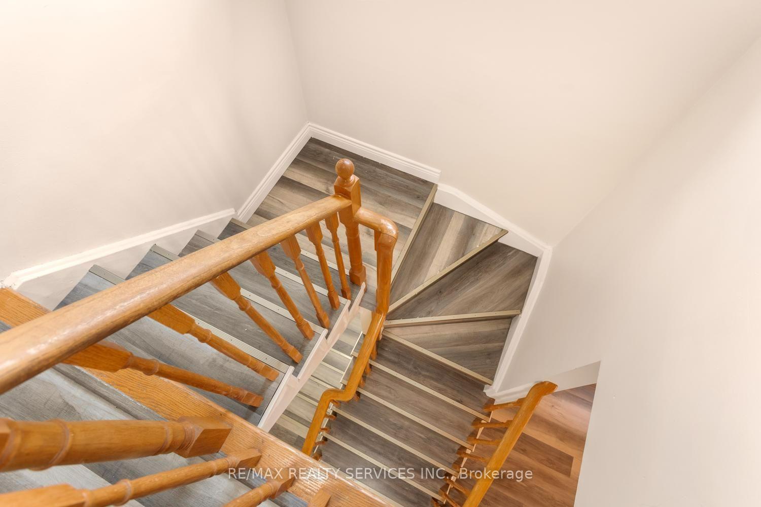 Photo 31 of 4 Farthingale Crescent, Brampton, Fletcher's Meadow — HOMEH