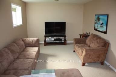 Photo 5 of 640 Violet Street, Waterloo, Erbsville/Laurelwood — HOMEH