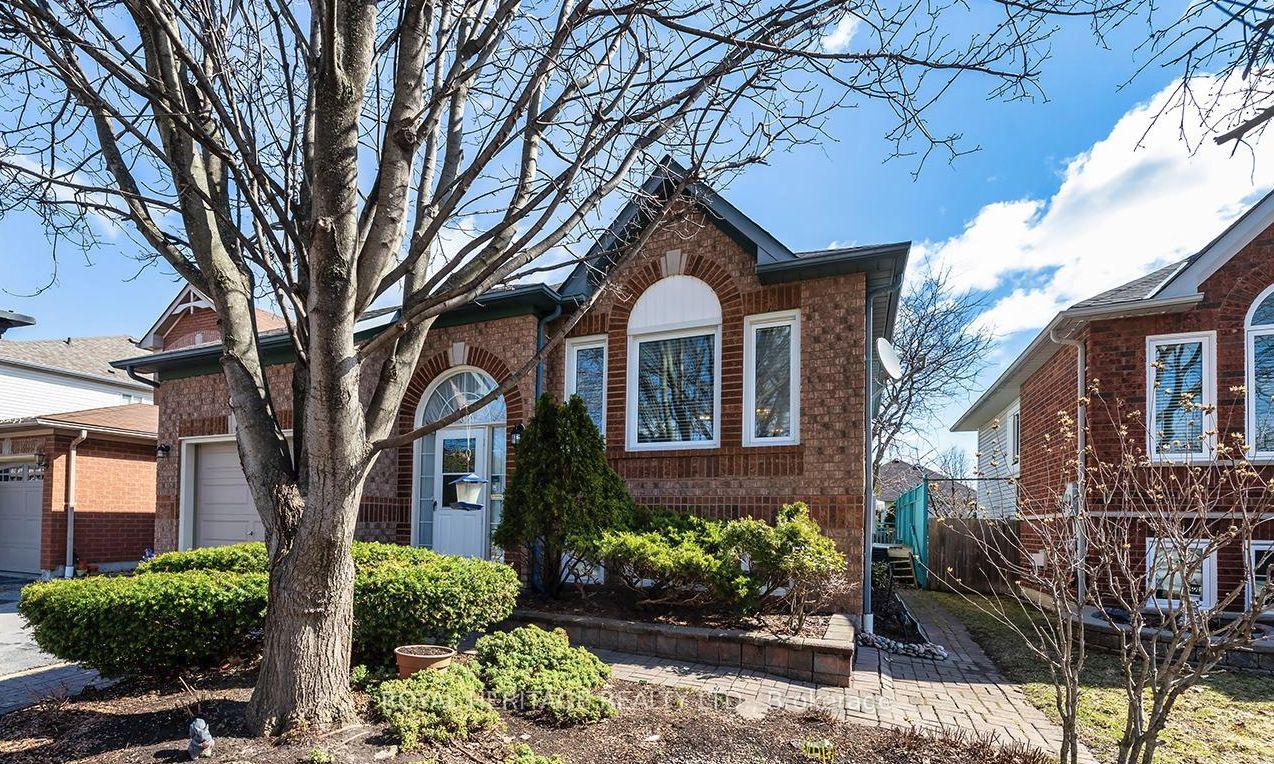 Photo 3 of 31 Thames Drive N, Whitby, Rolling Acres — HOMEH
