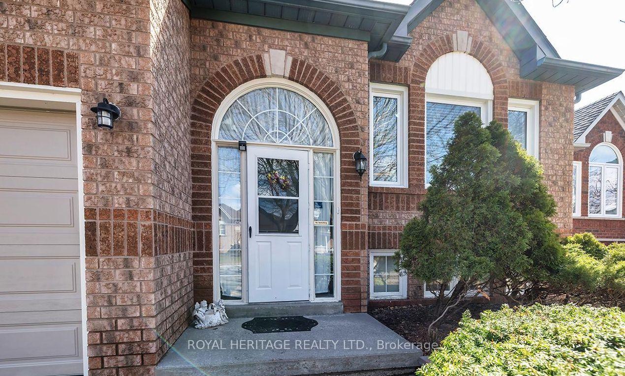 Photo 4 of 31 Thames Drive N, Whitby, Rolling Acres — HOMEH