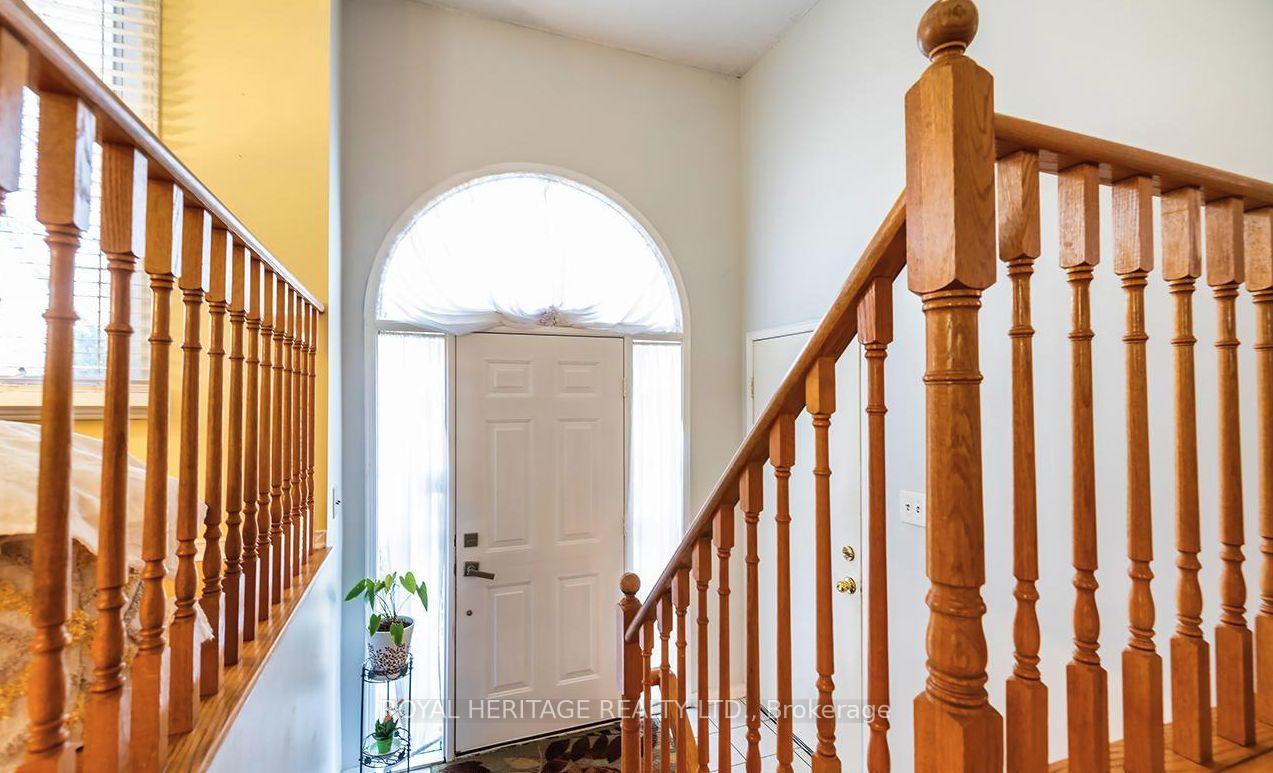 Photo 5 of 31 Thames Drive N, Whitby, Rolling Acres — HOMEH