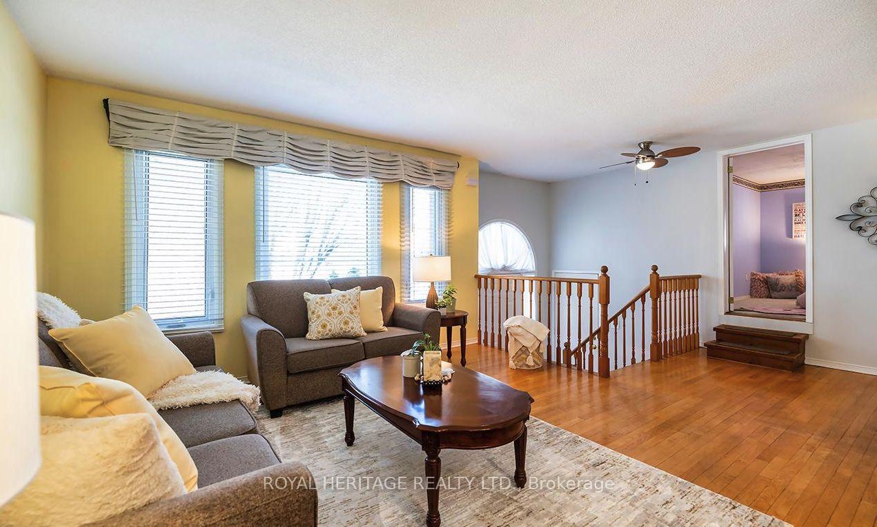 Photo 6 of 31 Thames Drive N, Whitby, Rolling Acres — HOMEH