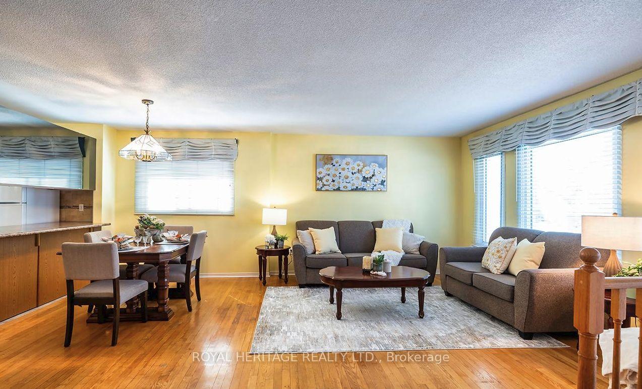 Photo 7 of 31 Thames Drive N, Whitby, Rolling Acres — HOMEH